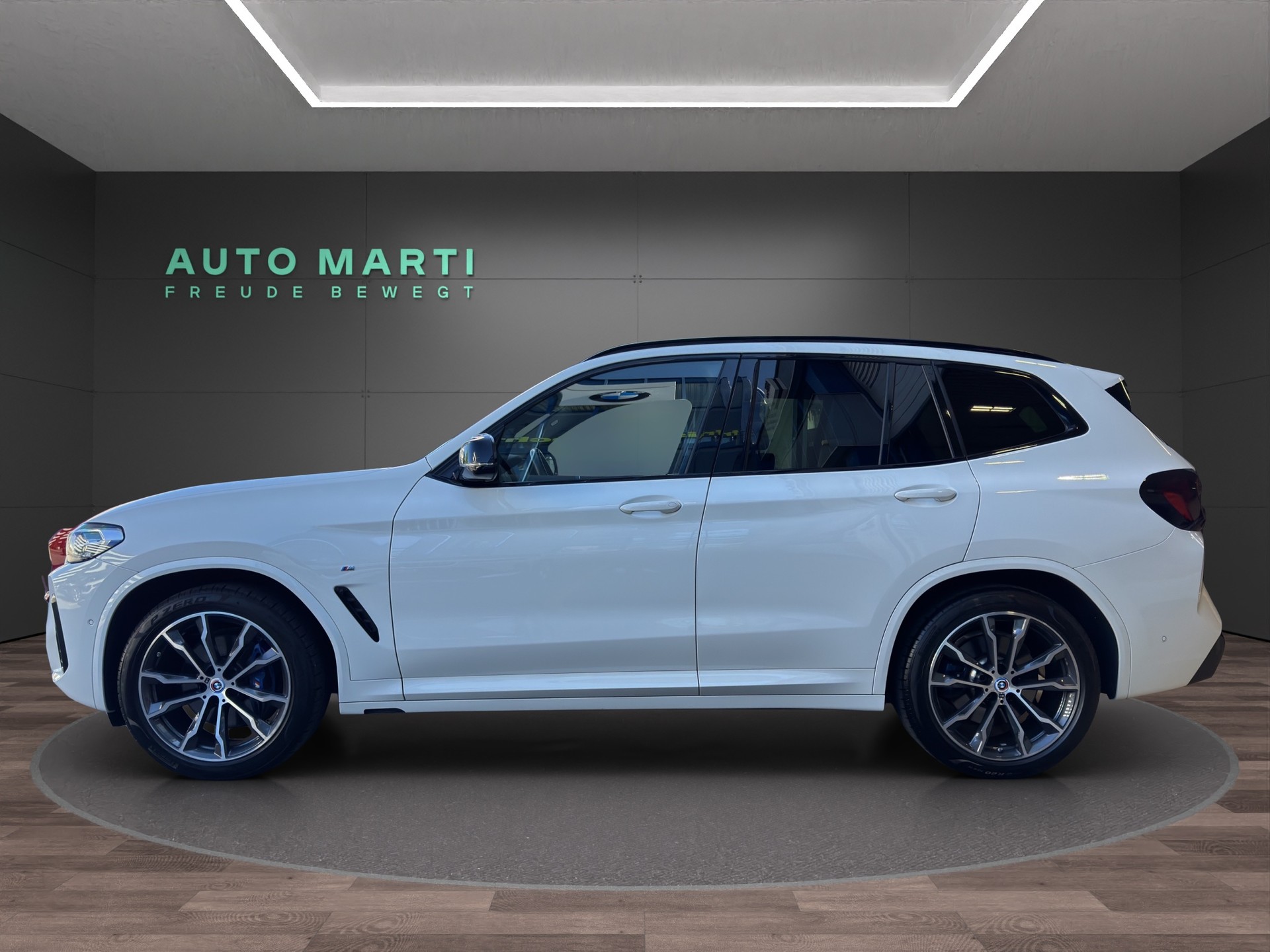 BMW X3 M40i-showroom-element-1