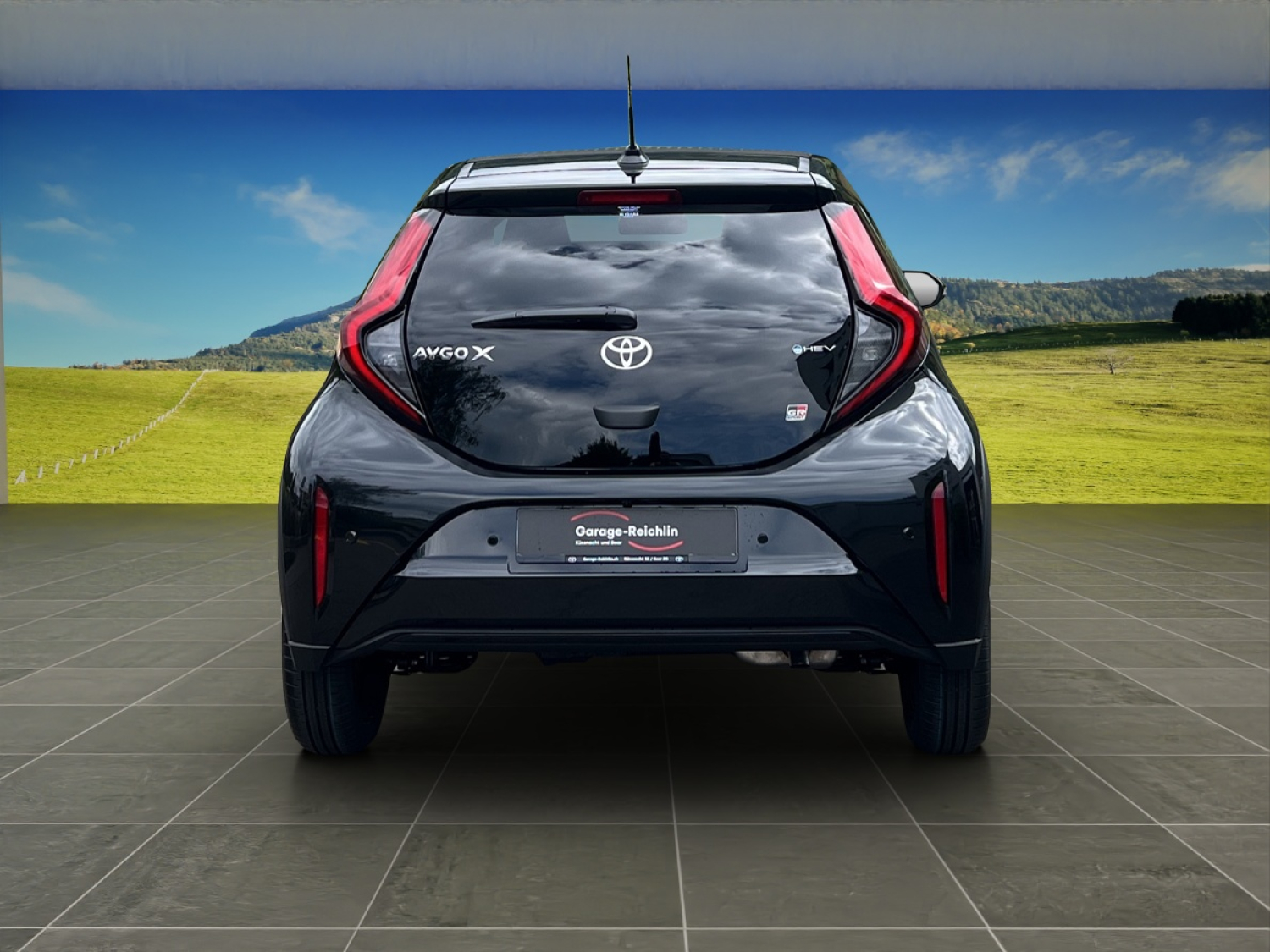 TOYOTA Aygo X 1.5 VVT-i HSD GR Sport-showroom-element-3