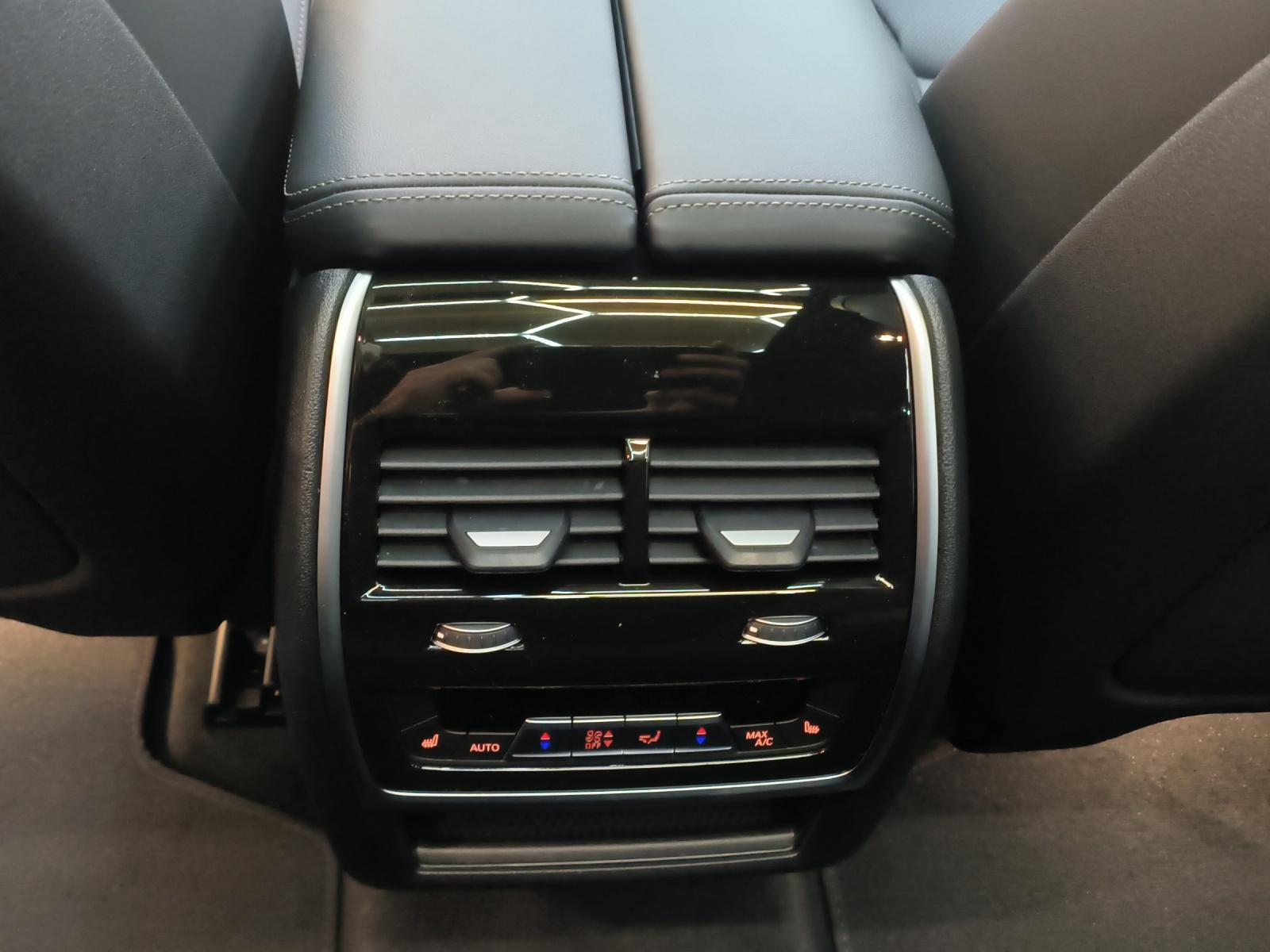 BMW X7 40d xDrive SAG-image-23