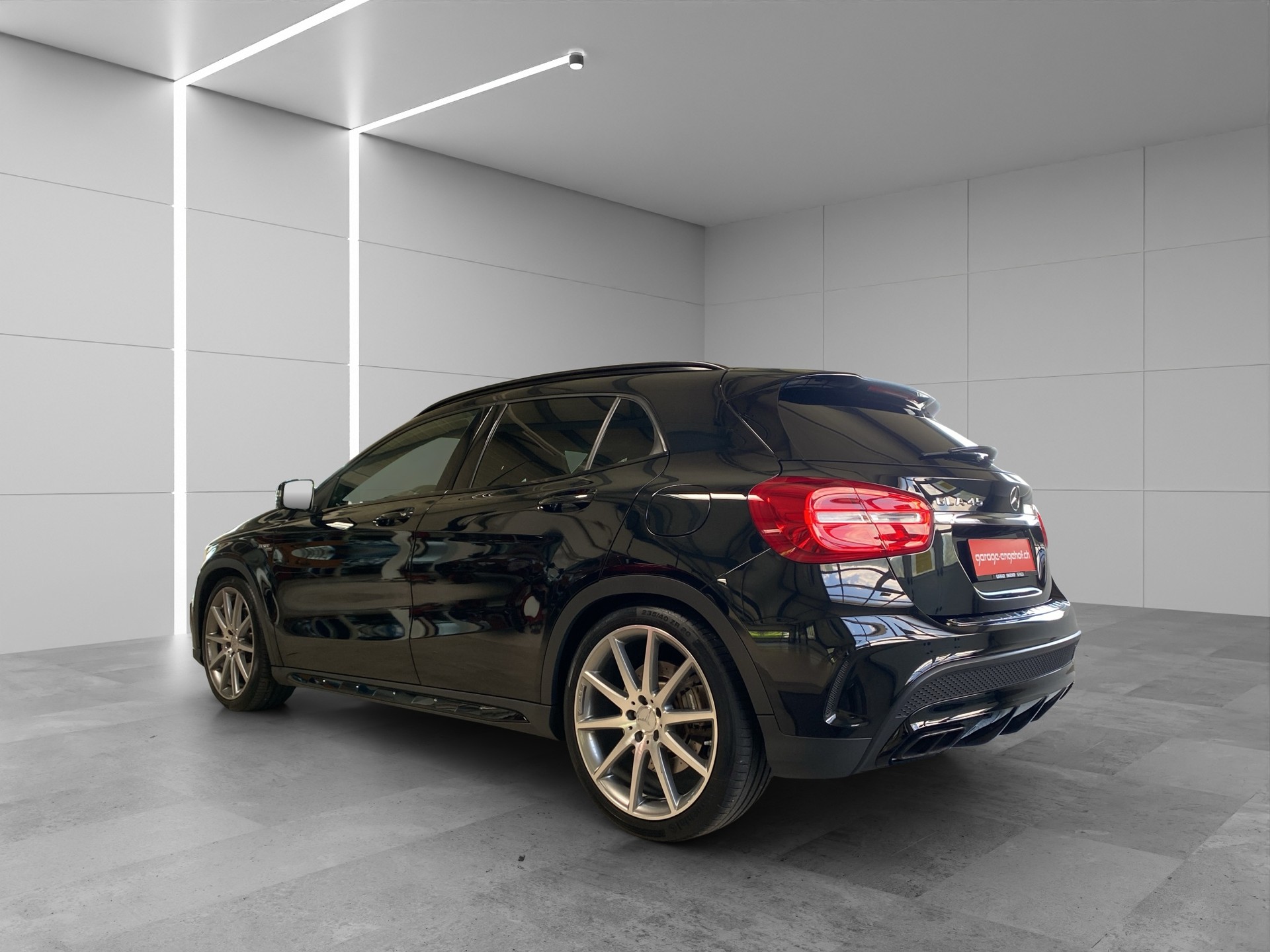 MERCEDES-BENZ GLA 45 AMG 4Matic 7G-DCT-image-3