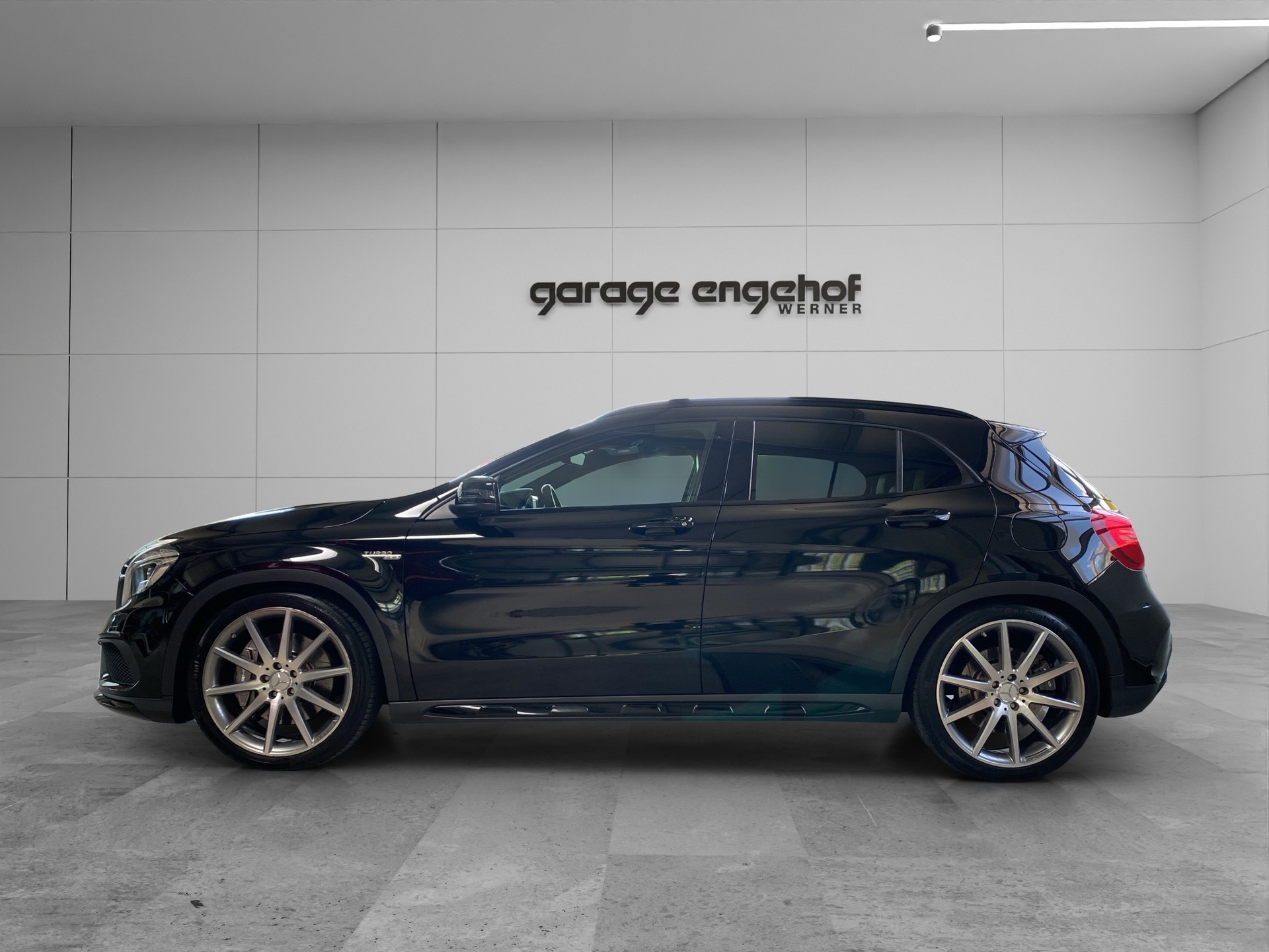 MERCEDES-BENZ GLA 45 AMG 4Matic 7G-DCT-image-2
