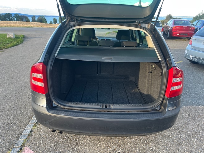 SKODA Octavia 2.0 FSI Swiss Ice Hockey 4x4-image-6