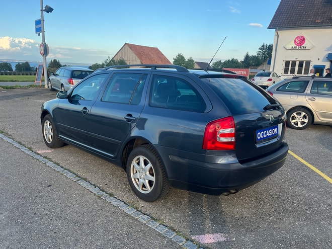 SKODA Octavia 2.0 FSI Swiss Ice Hockey 4x4-image-4