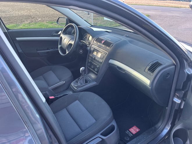 SKODA Octavia 2.0 FSI Swiss Ice Hockey 4x4-image-7
