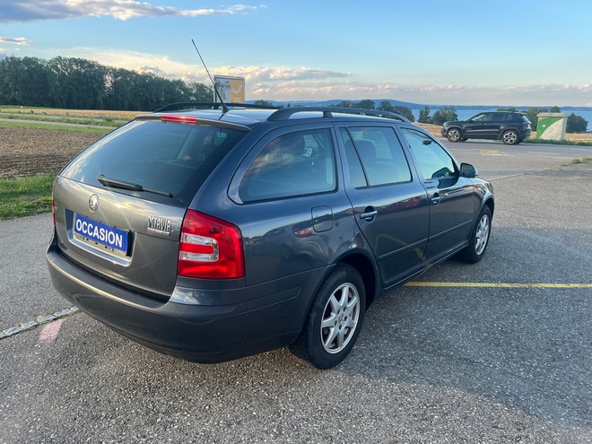 SKODA Octavia 2.0 FSI Swiss Ice Hockey 4x4-image-5