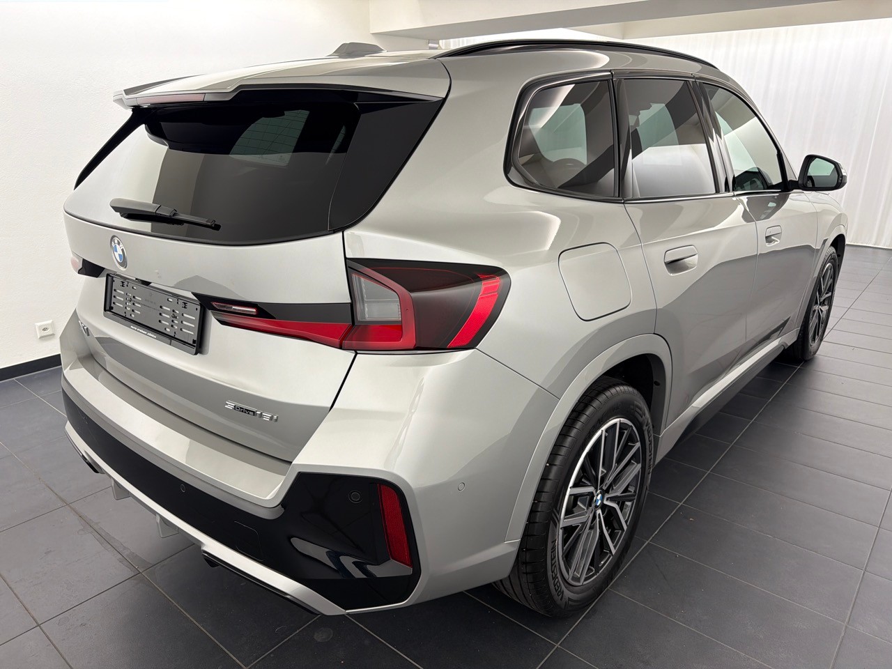 BMW X1 sDrive 18i M Sport-showroom-element-2