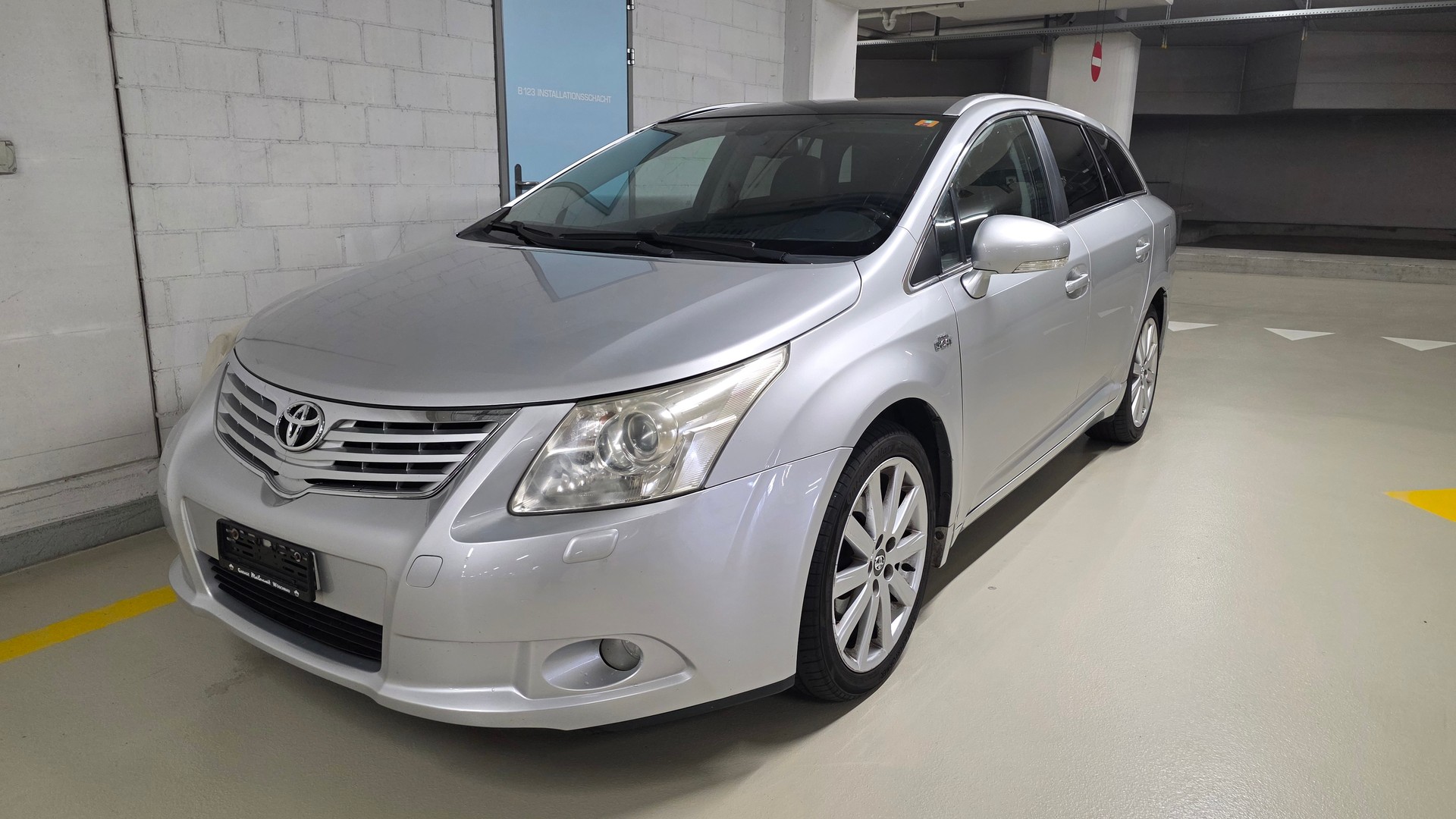 TOYOTA Avensis Sportswagon 2.2D-CAT Linea Sol Premium