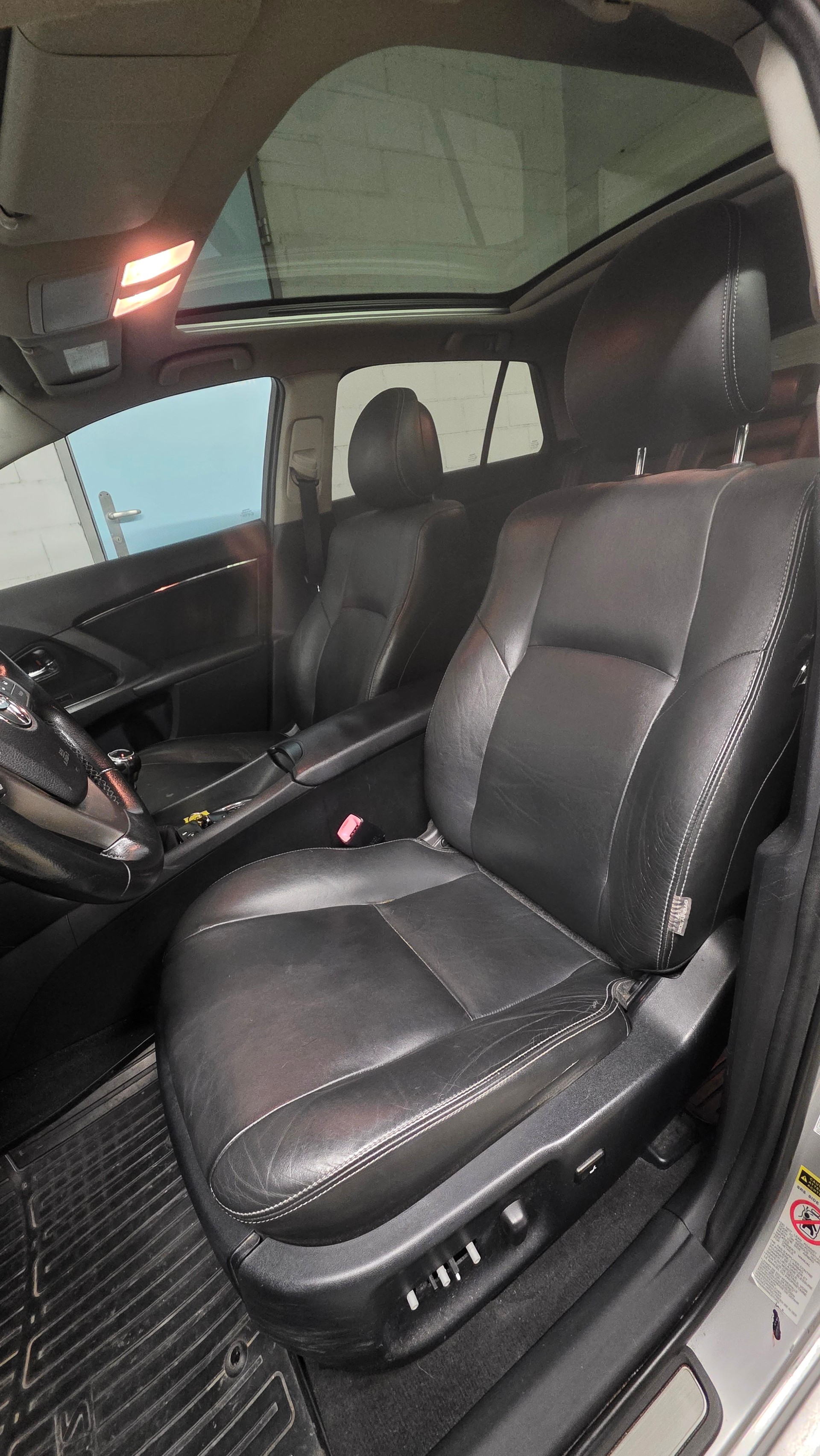 TOYOTA Avensis Sportswagon 2.2D-CAT Linea Sol Premium-image-10