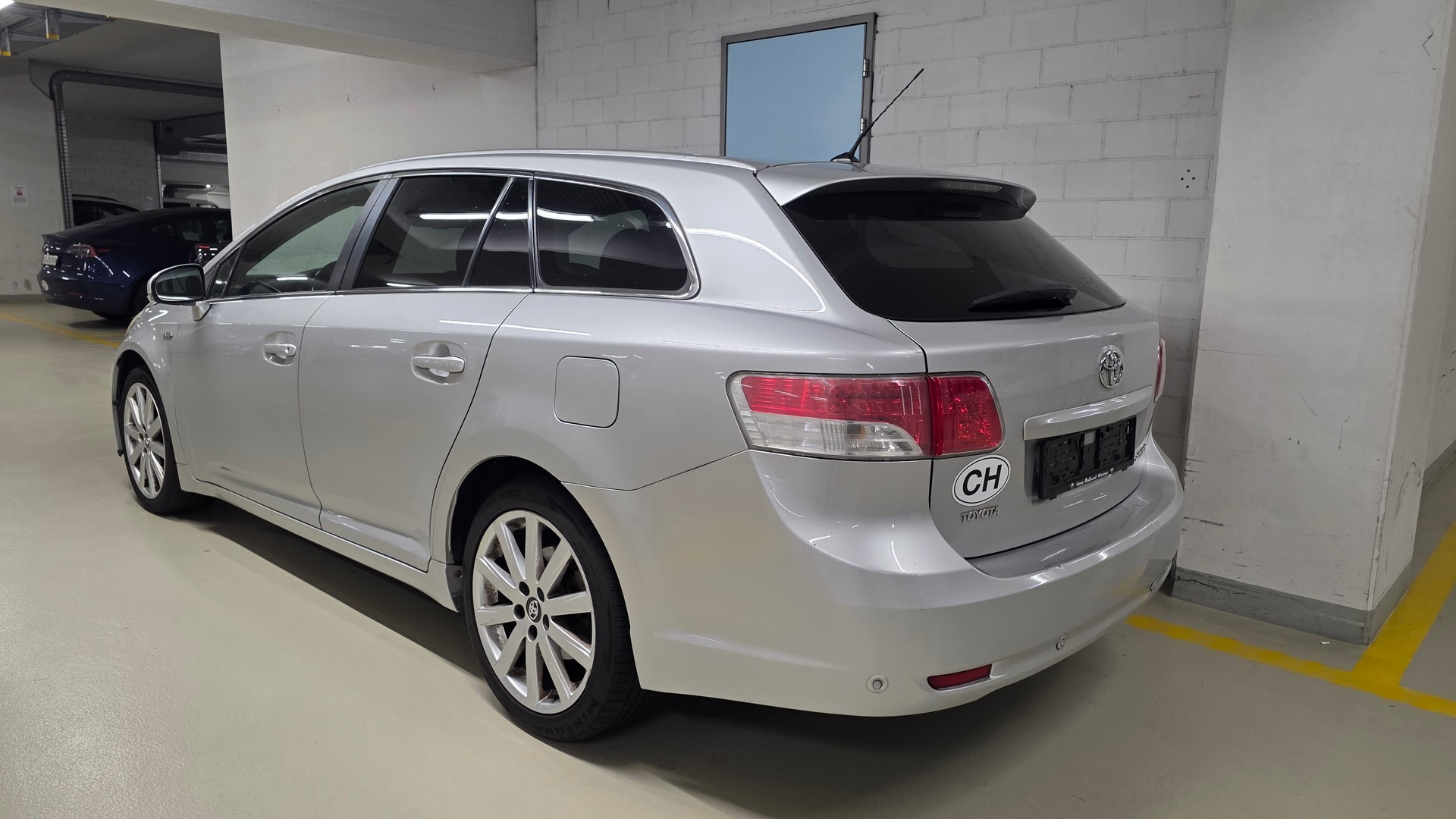 TOYOTA Avensis Sportswagon 2.2D-CAT Linea Sol Premium-image-2