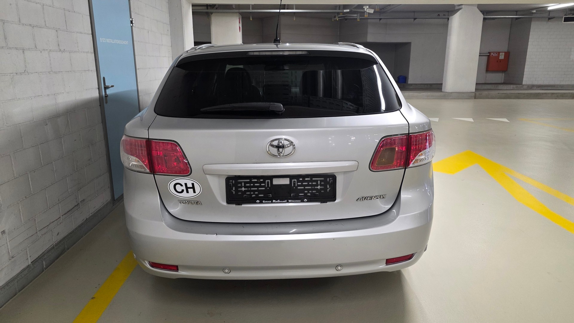 TOYOTA Avensis Sportswagon 2.2D-CAT Linea Sol Premium-image-3