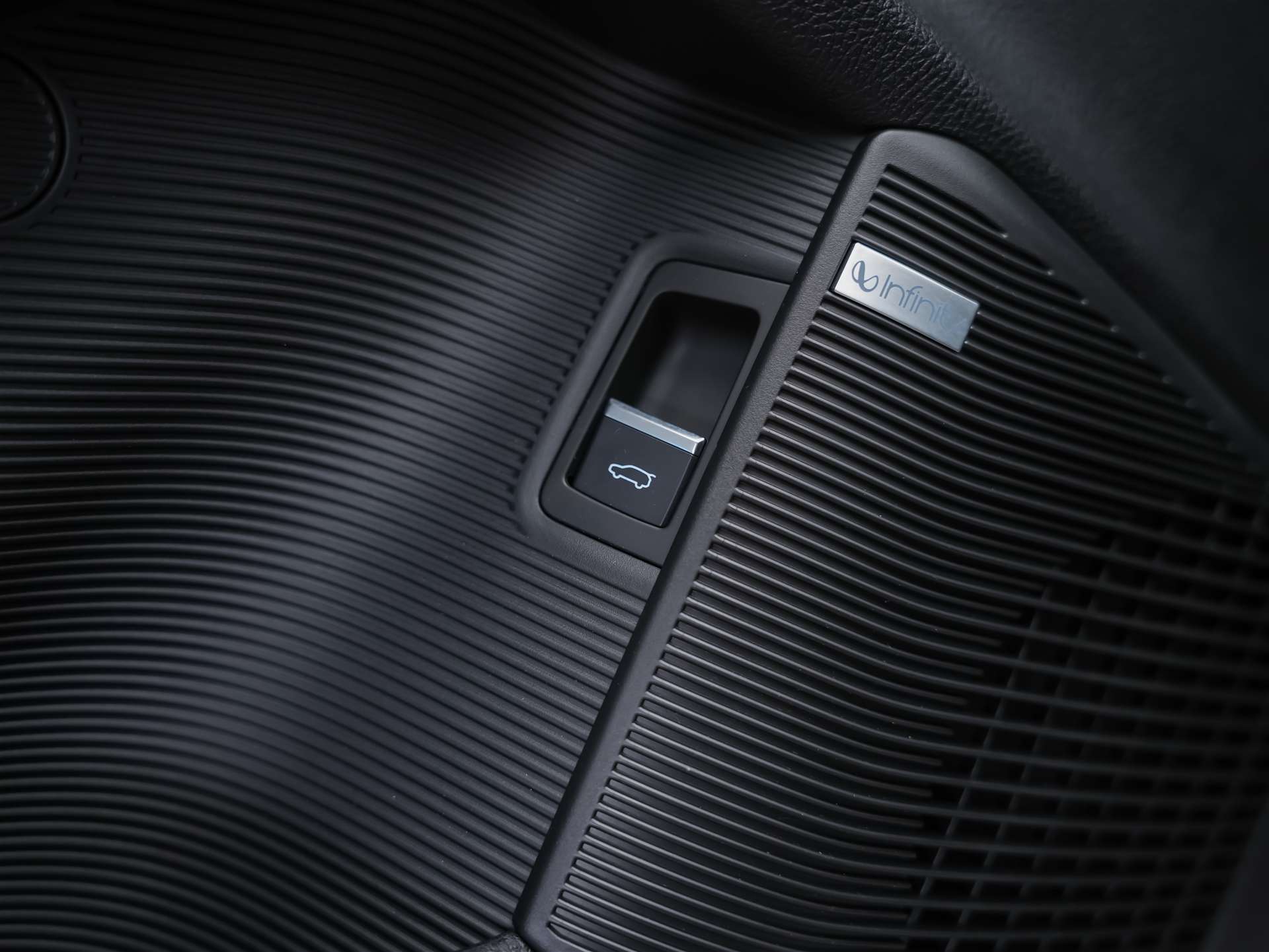 BYD Seal U DM-i Design AWD *Werksgarantie*Panorama*Sitzbelüftung*360° Kamera*-image-24