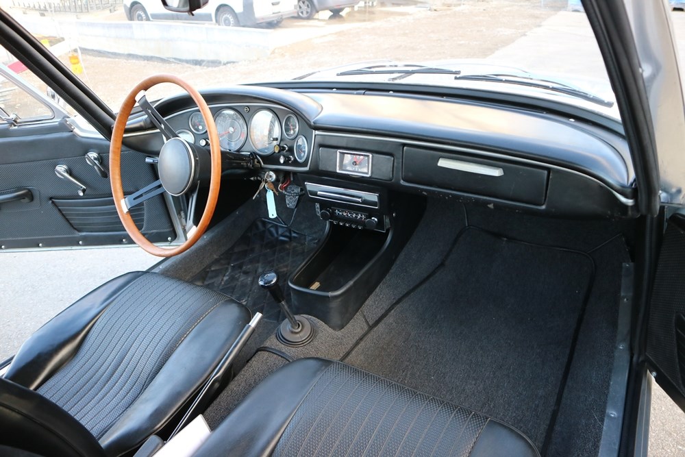 BMW 1600 GT-image-9