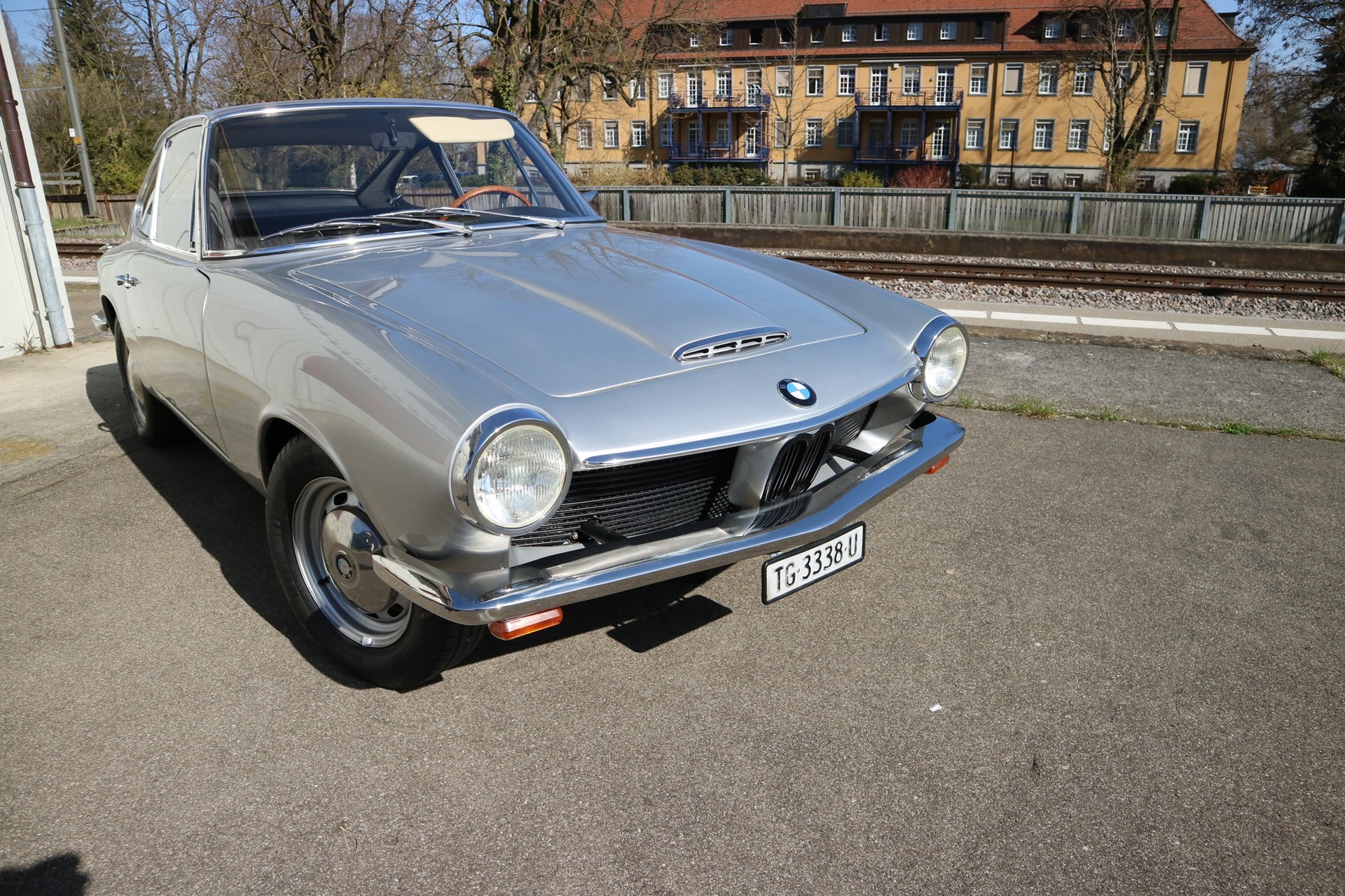 BMW 1600 GT-image-3