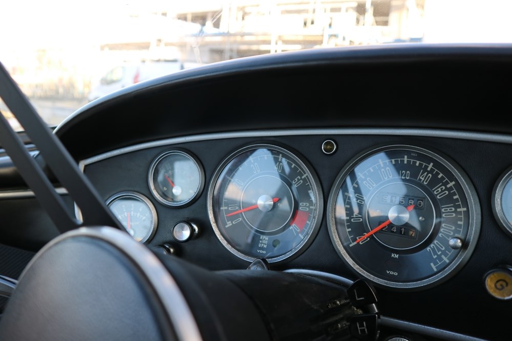 BMW 1600 GT-image-10