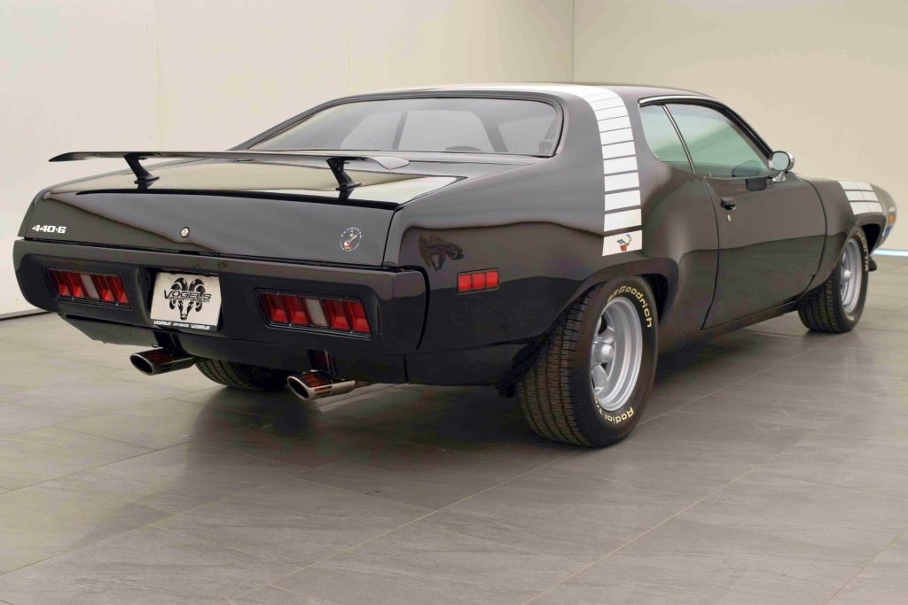 PLYMOUTH Roadrunner 440 SIX Pack-showroom-element-3