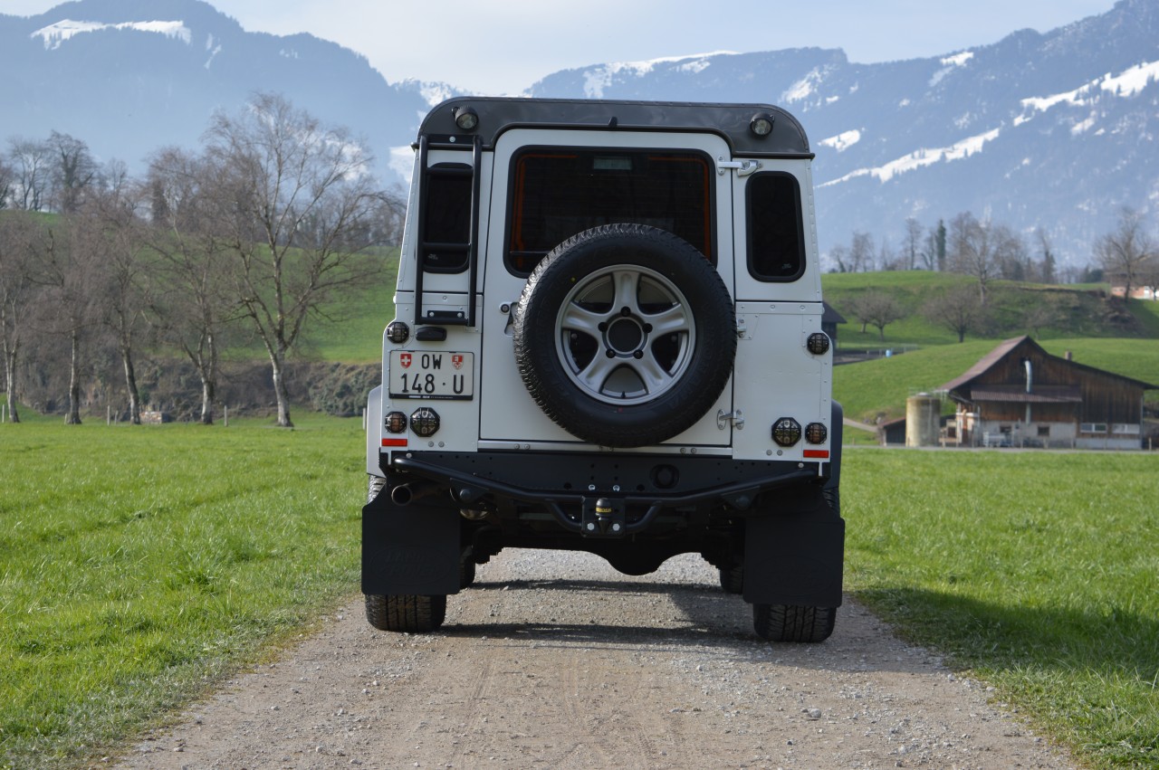 LAND ROVER Defender 110 2.2 TD4 SW Legend Avus Performance-image-5