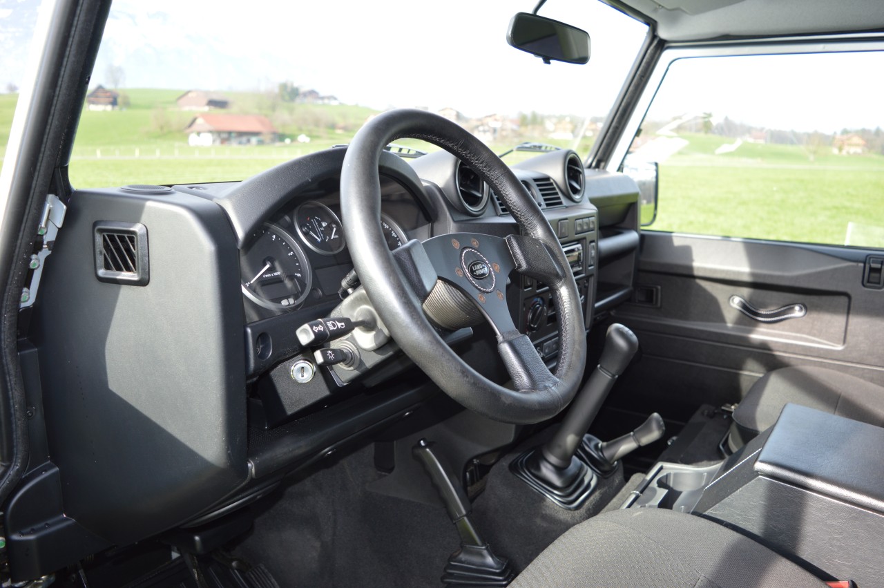 LAND ROVER Defender 110 2.2 TD4 SW Legend Avus Performance-image-11