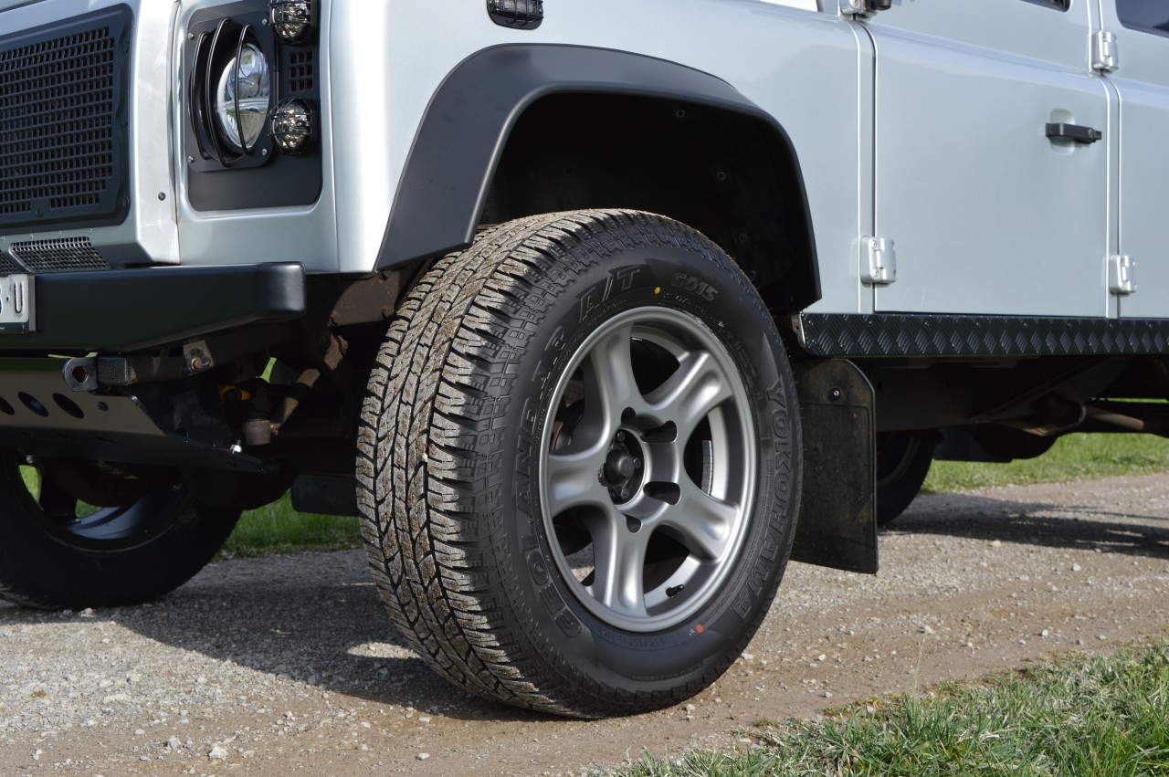 LAND ROVER Defender 110 2.2 TD4 SW Legend Avus Performance-image-9