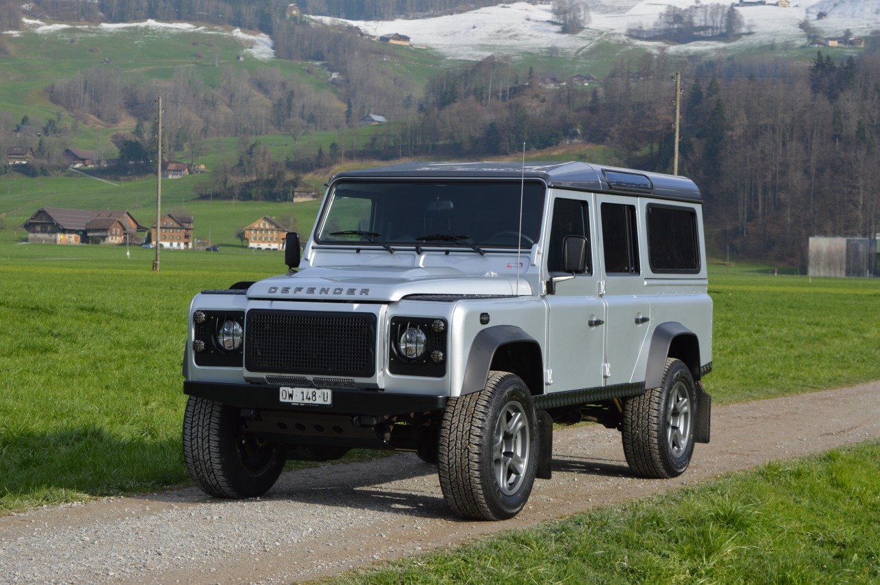 LAND ROVER Defender 110 2.2 TD4 SW Legend Avus Performance-image-3