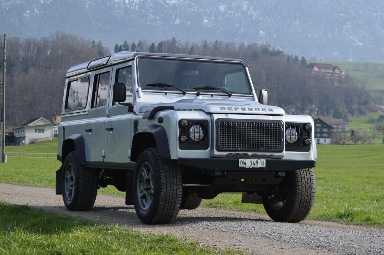 LAND ROVER Defender 110 2.2 TD4 SW Legend Avus Performance-image-1