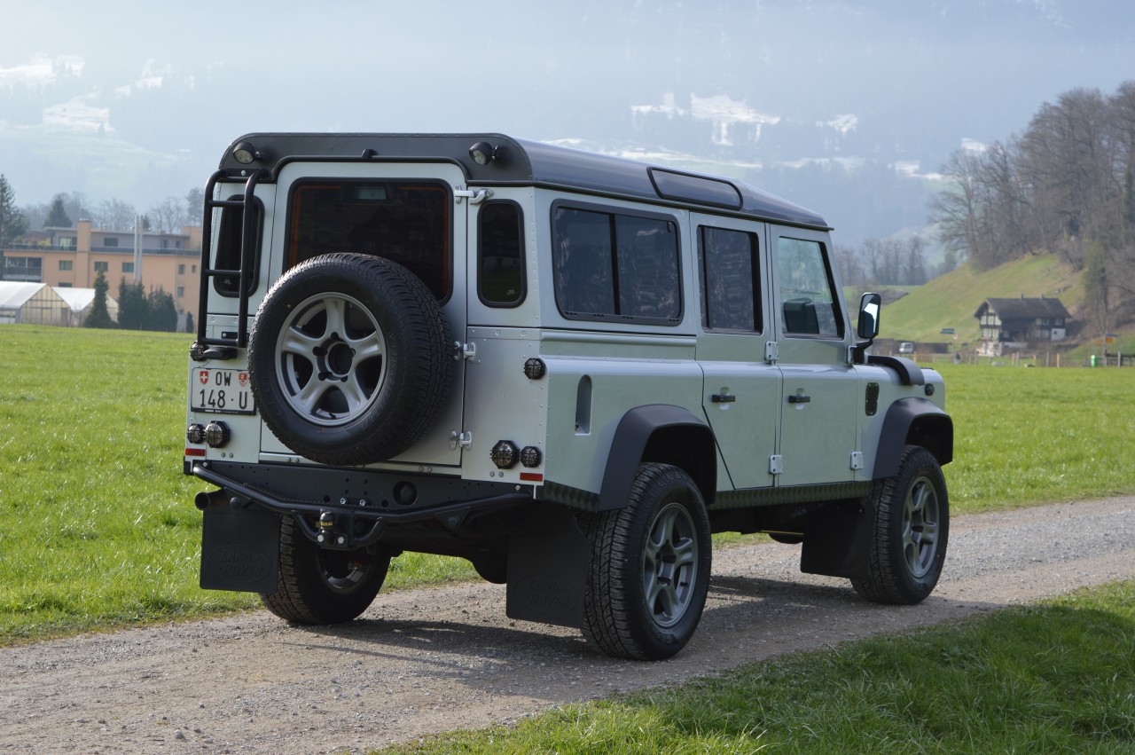 LAND ROVER Defender 110 2.2 TD4 SW Legend Avus Performance-image-6