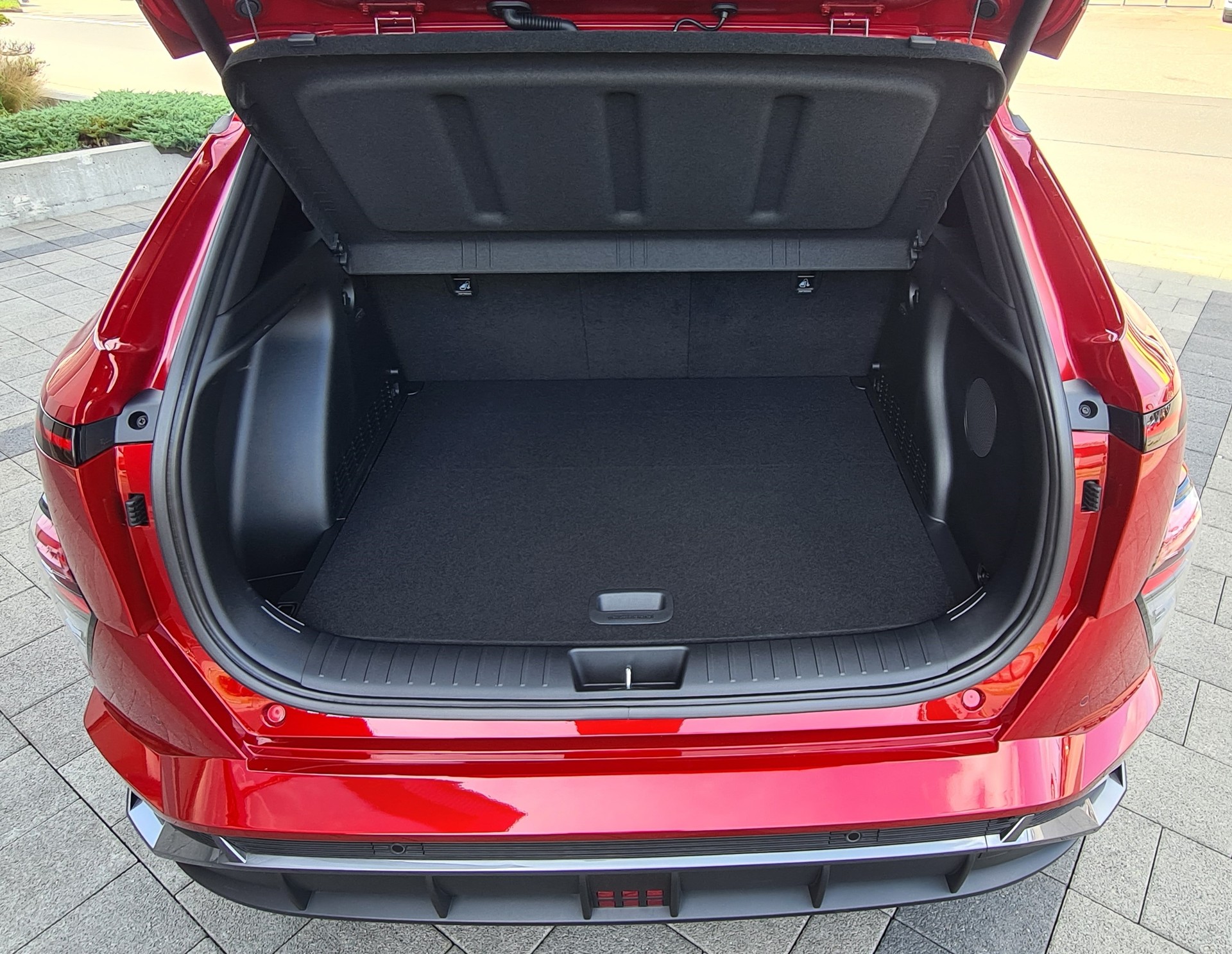 HYUNDAI Kona EV 65.4 kWh N Line-image-12