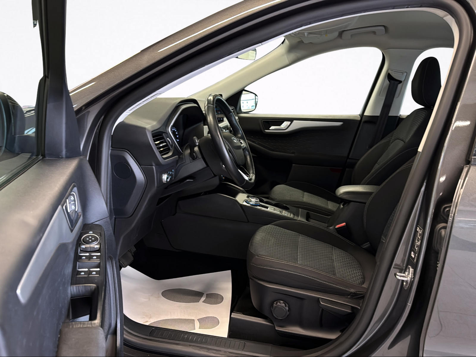 FORD Kuga 2.0 TDCi EcoBlue Cool & Connect 4WD-image-8