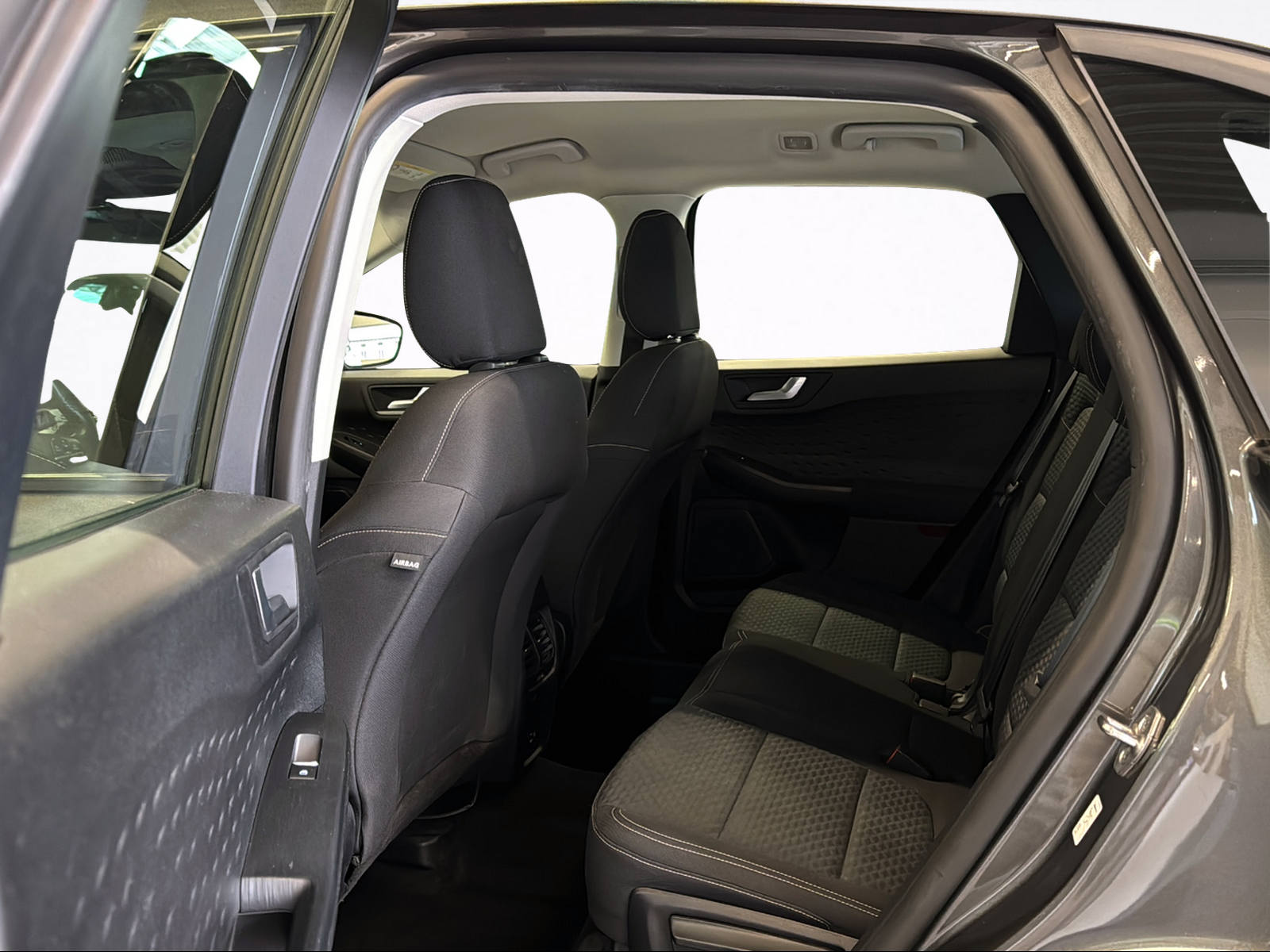 FORD Kuga 2.0 TDCi EcoBlue Cool & Connect 4WD-image-9