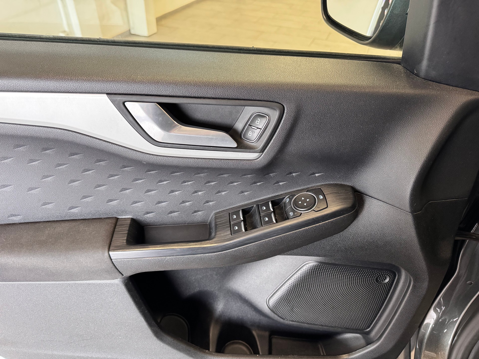 FORD Kuga 2.0 TDCi EcoBlue Cool & Connect 4WD-image-14