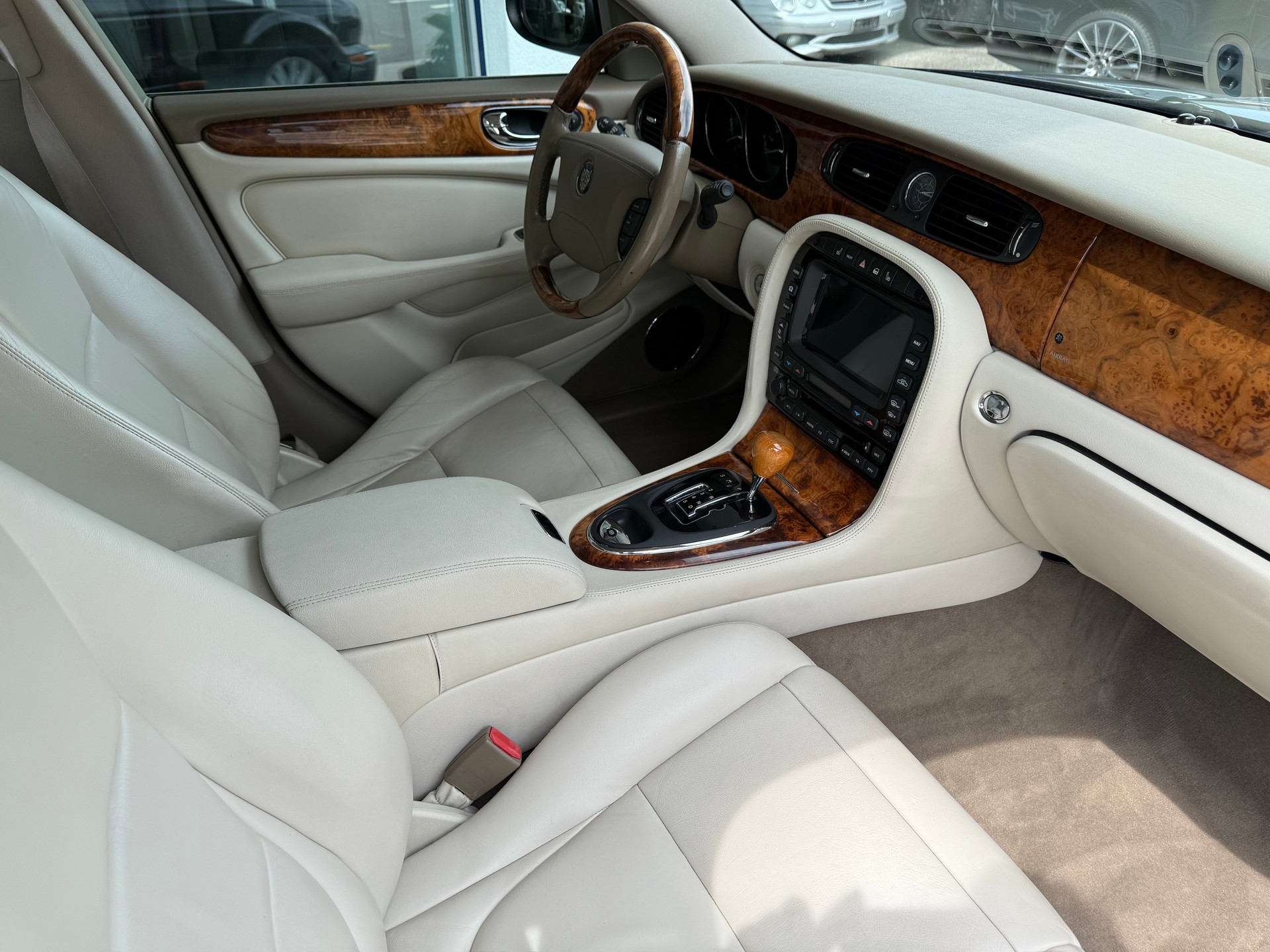 JAGUAR XJ8 4.2 V8 Executive-image-9