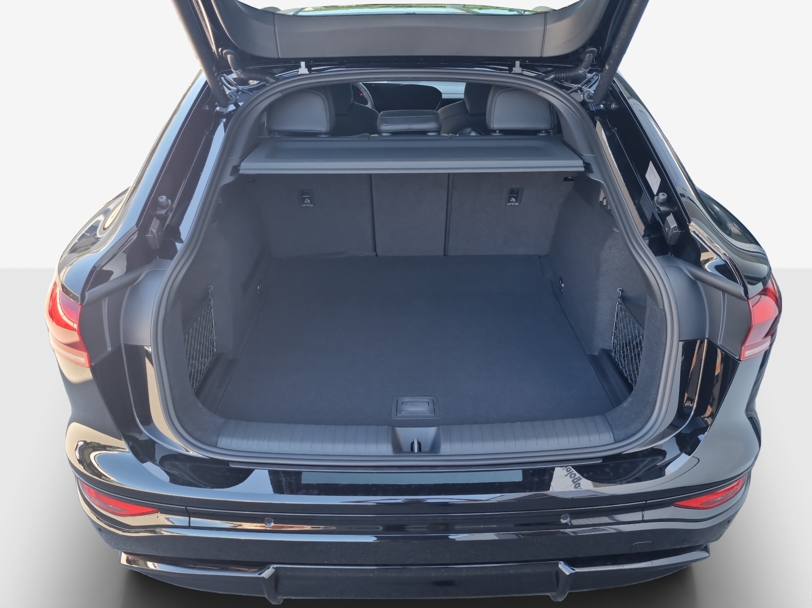 AUDI SQ6 Sportback e-tron quattro-image-12