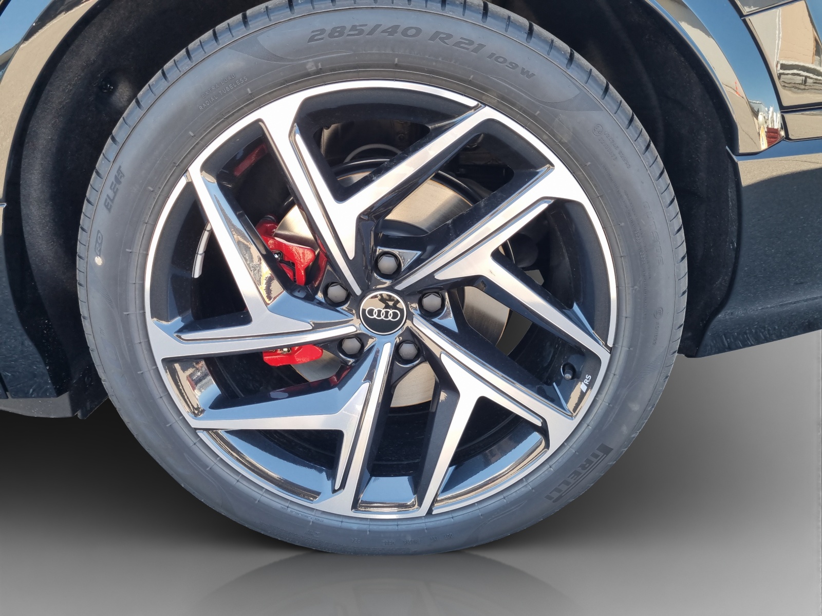 AUDI SQ6 Sportback e-tron quattro-image-13