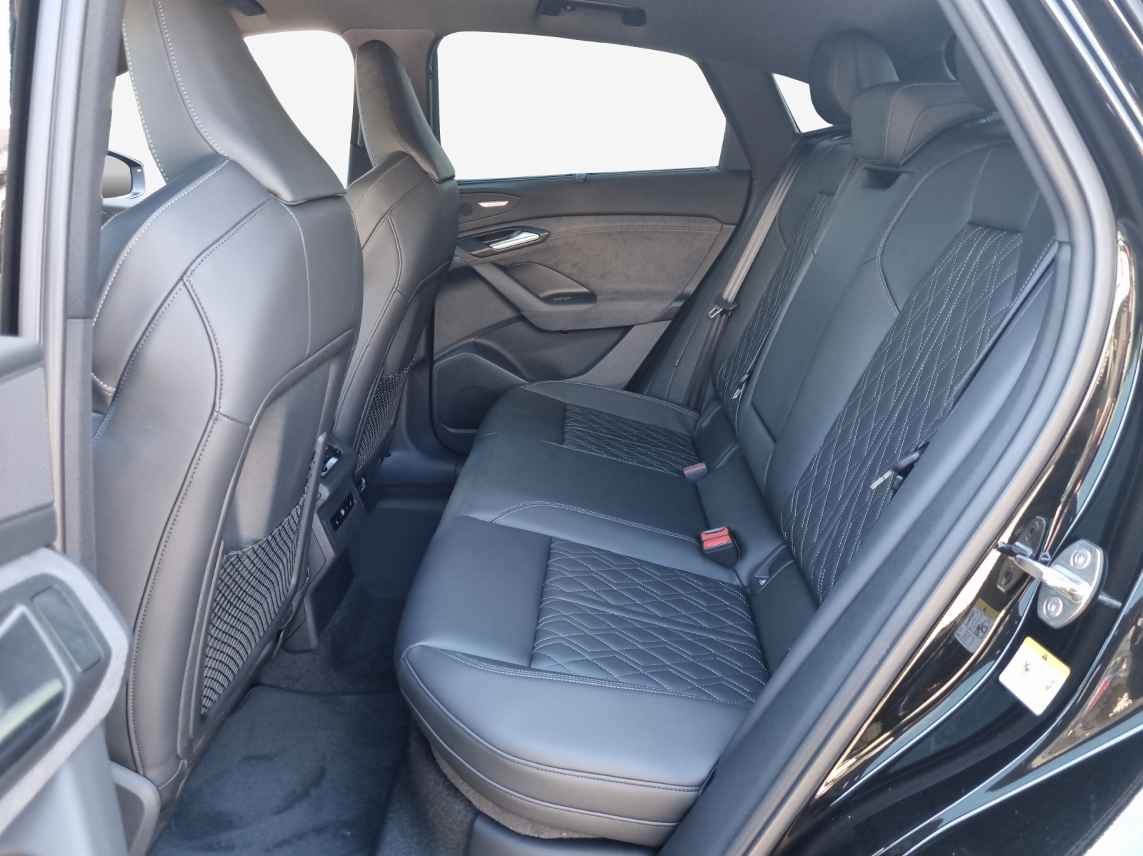 AUDI SQ6 Sportback e-tron quattro-image-11