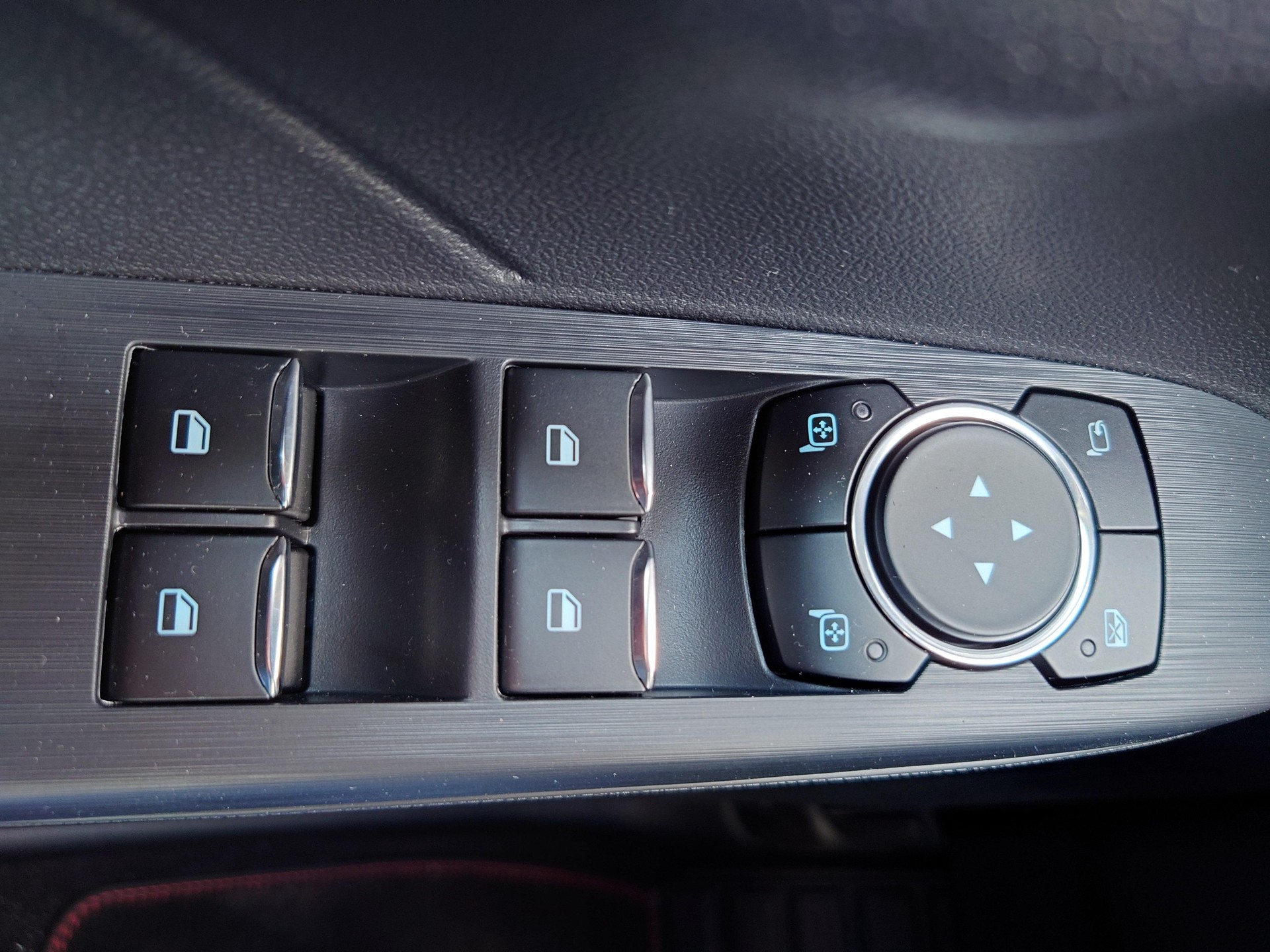 FORD Kuga 2.5 Plug-in Hybrid ST-Line X-image-12