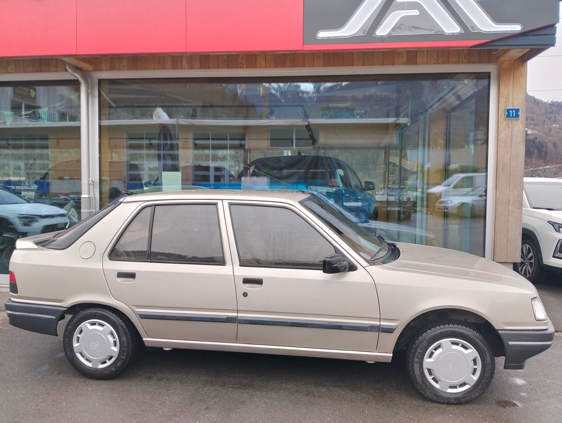 PEUGEOT 309 1.6 Flair-image-10