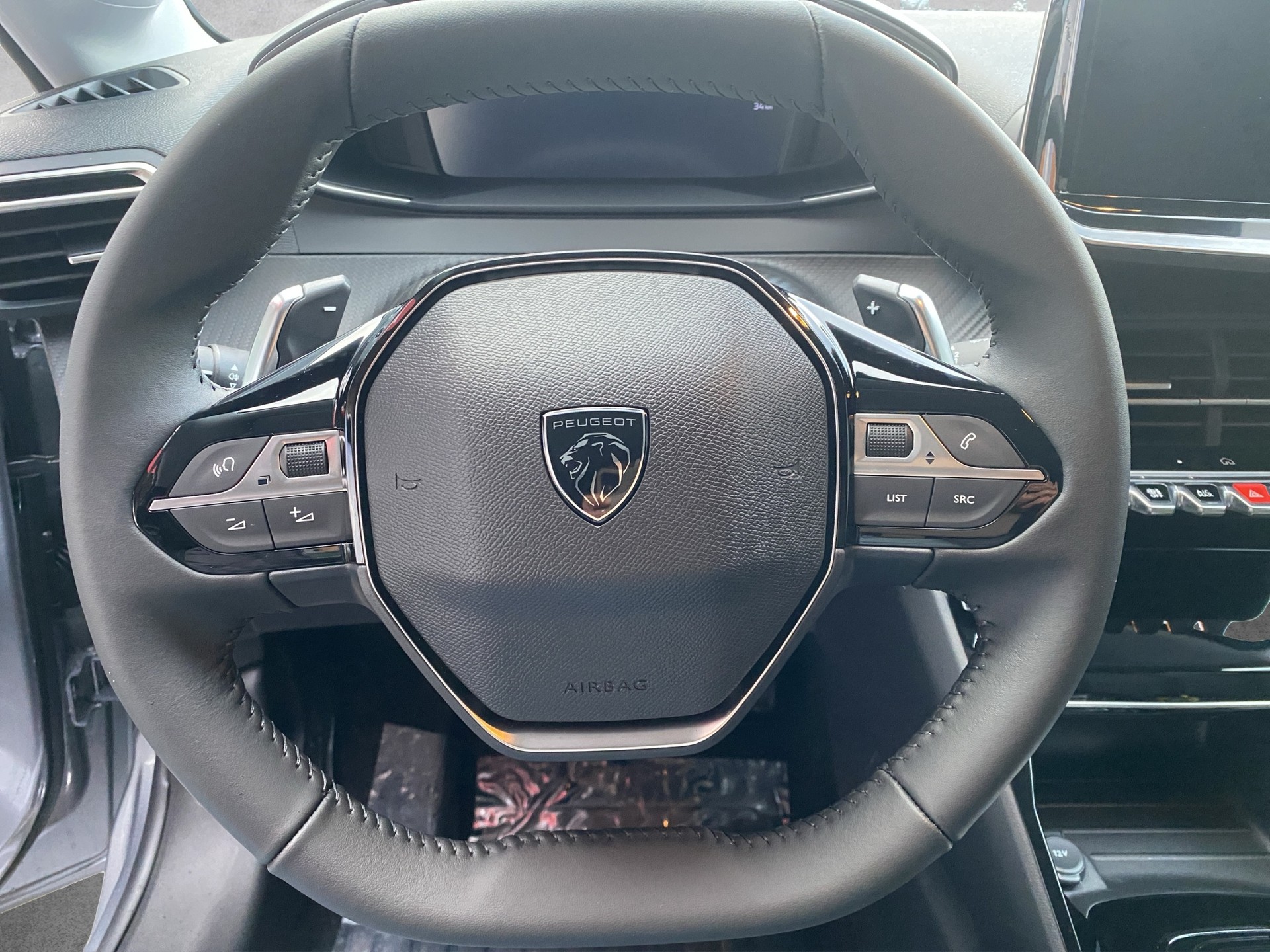 PEUGEOT 208 1.2 MHEV Allure-image-7