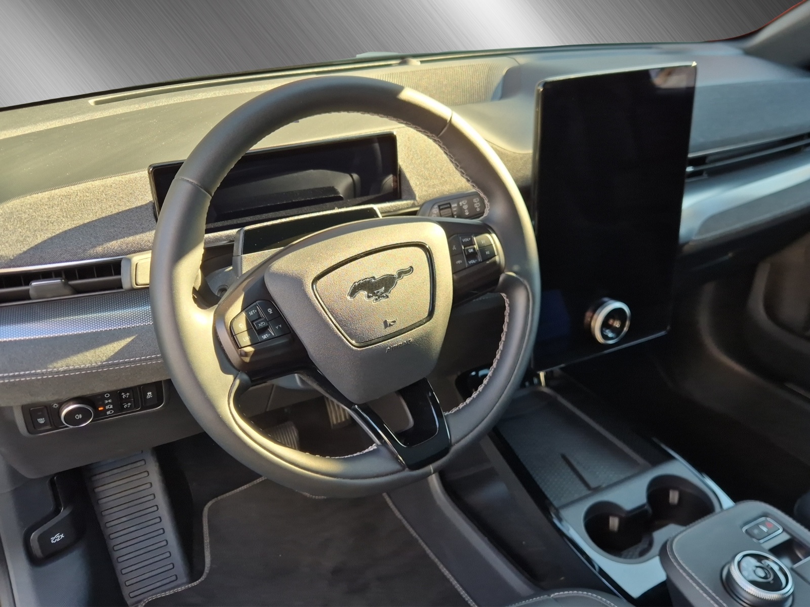 FORD Mustang Mach-E Extended GT AWD-image-9