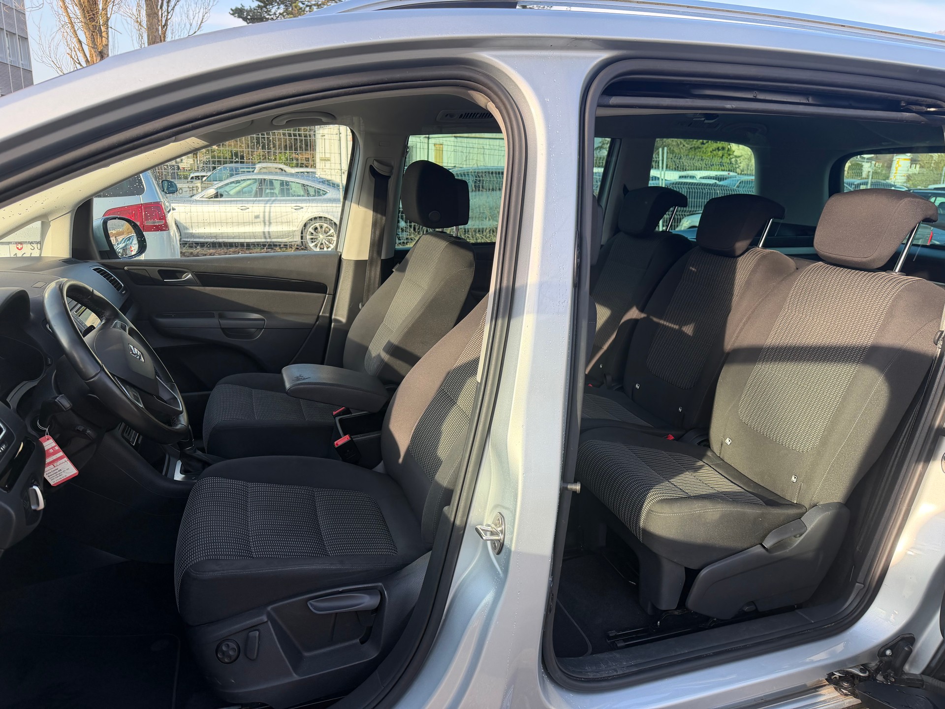 SEAT Alhambra 2.0 TDI DSG Style * Gr. Navi * Xenon * Klima-auto * Tempomat * PDC V&H-RF-Kamera * Ab MFK 03.2025-image-2