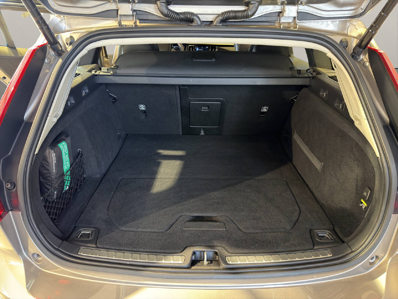 VOLVO V60 2.0 T6 Inscription AWD-image-6