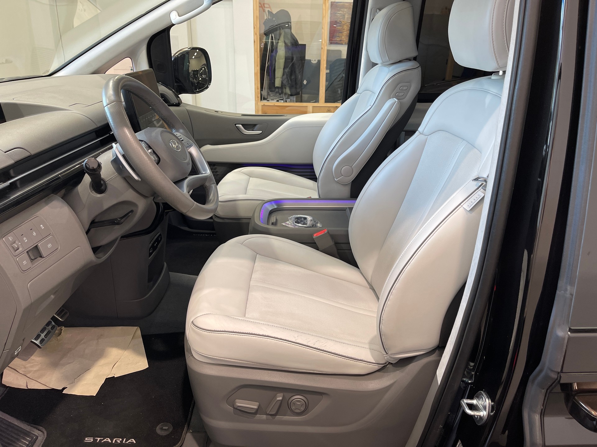 HYUNDAI Staria 2.2 CRDi Signature 4WD A 7 SITZER-image-5