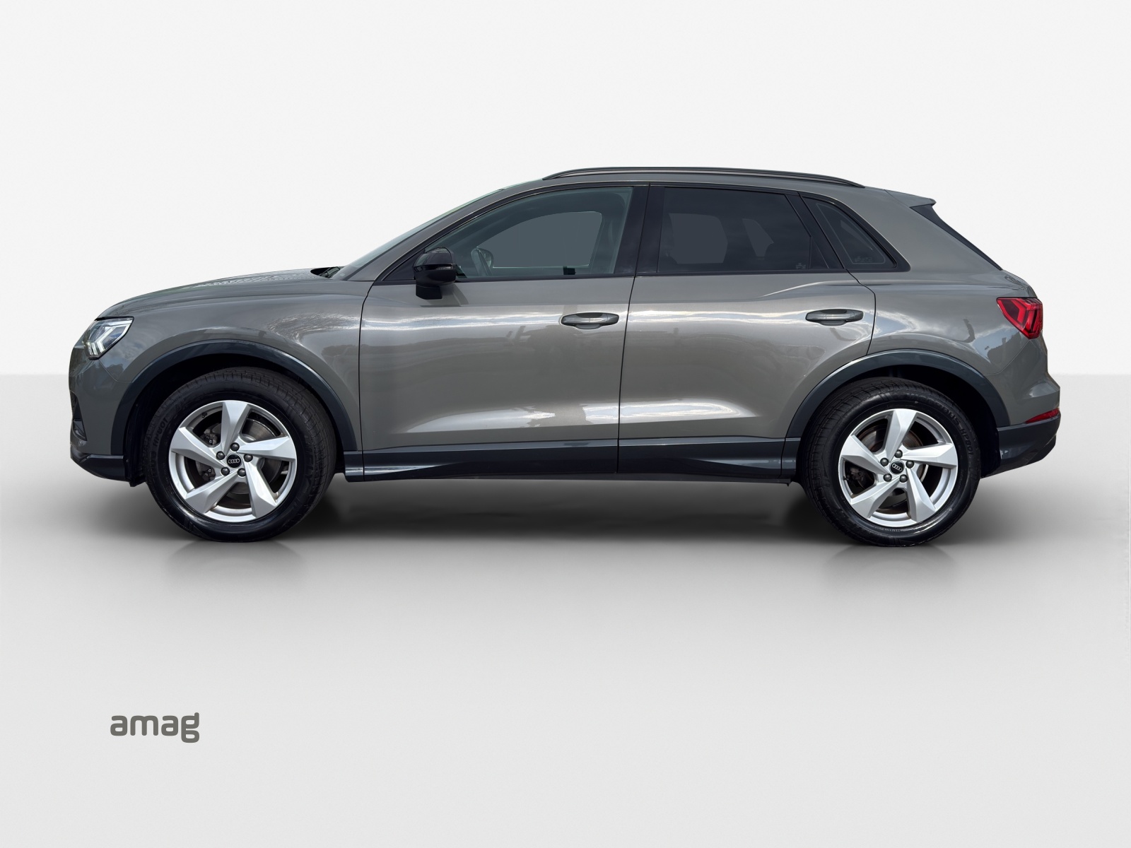 AUDI Q3 35 TFSI advanced Attraction S-tronic-showroom-element-1