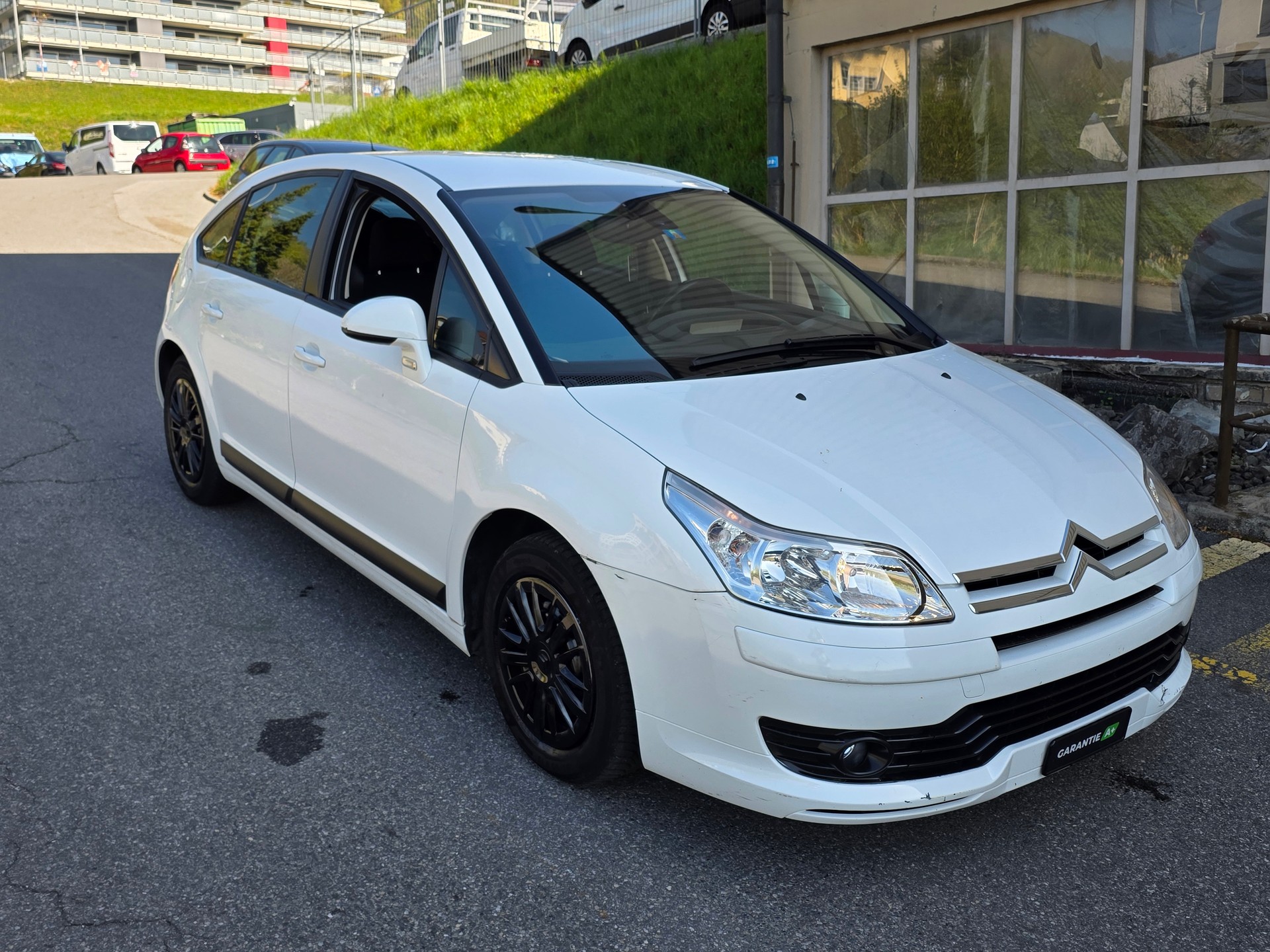 CITROEN C4 Berline 1.6 16V HDi VTR-image-1