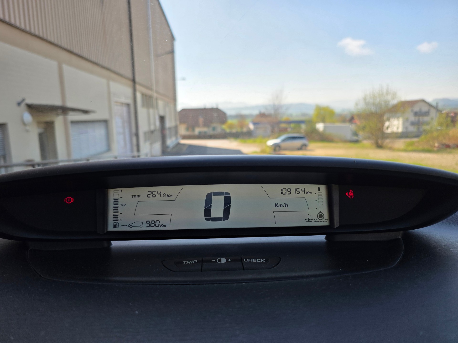 CITROEN C4 Berline 1.6 16V HDi VTR-image-6