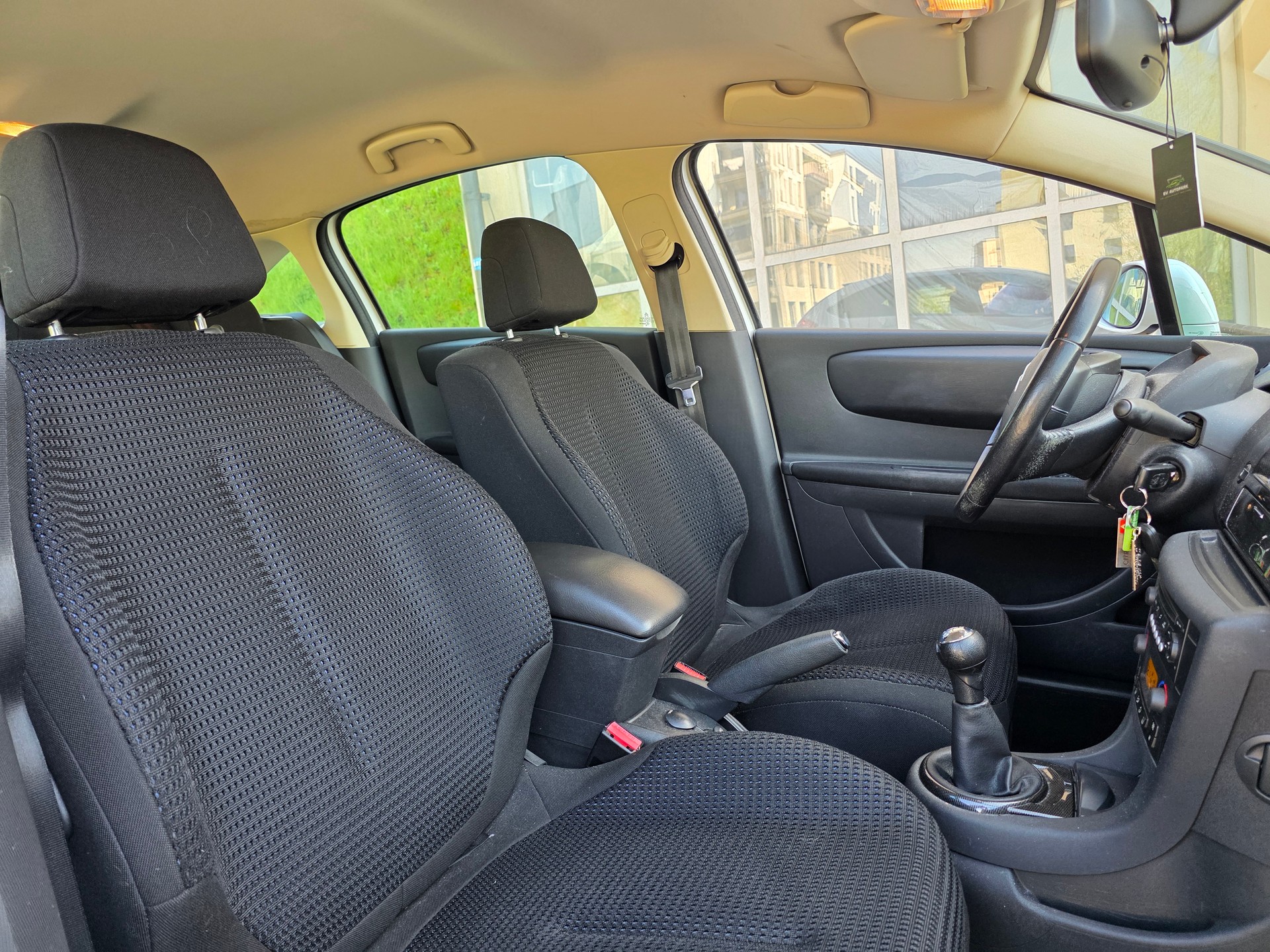 CITROEN C4 Berline 1.6 16V HDi VTR-image-5