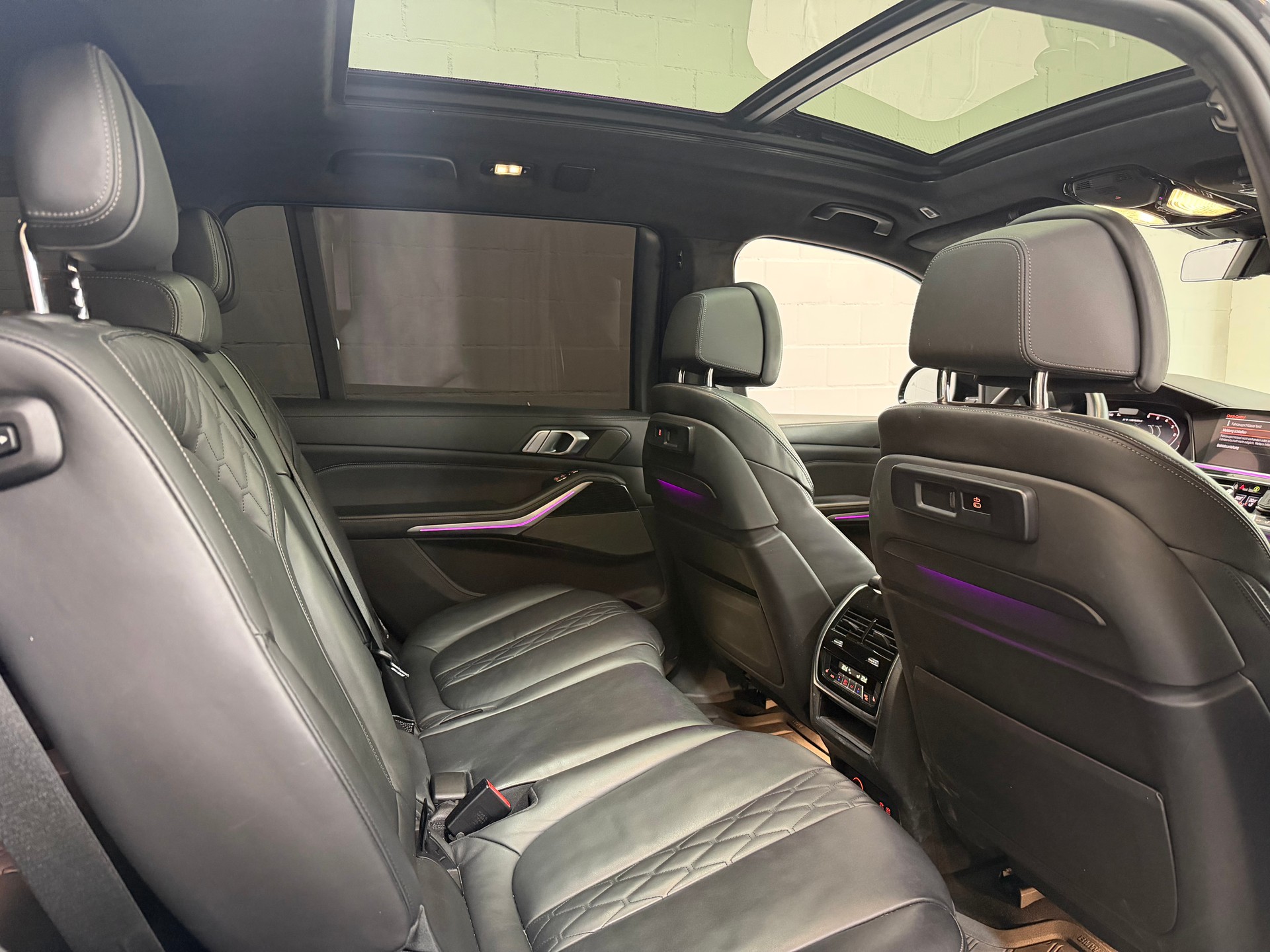 BMW X7 xDrive M50d Steptronic *CH-Fzg*7-Sitzer*Maxton Bodykit*Softclose*Massage*360•*Pano*SkyLounge*Alcantara-Dach*Sitzlüftung*-image-10