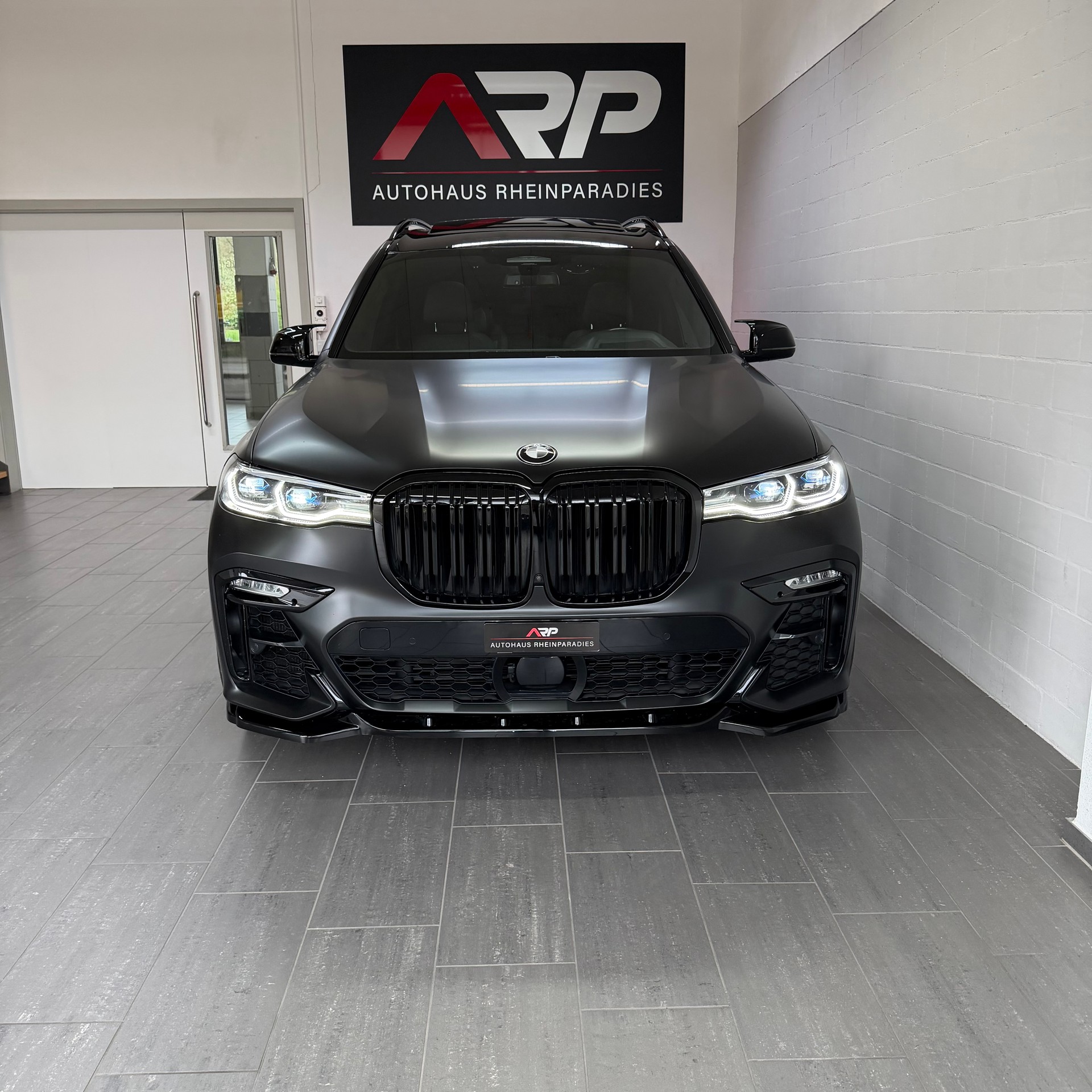 BMW X7 xDrive M50d Steptronic *CH-Fzg*7-Sitzer*Maxton Bodykit*Softclose*Massage*360•*Pano*SkyLounge*Alcantara-Dach*Sitzlüftung*-image-1