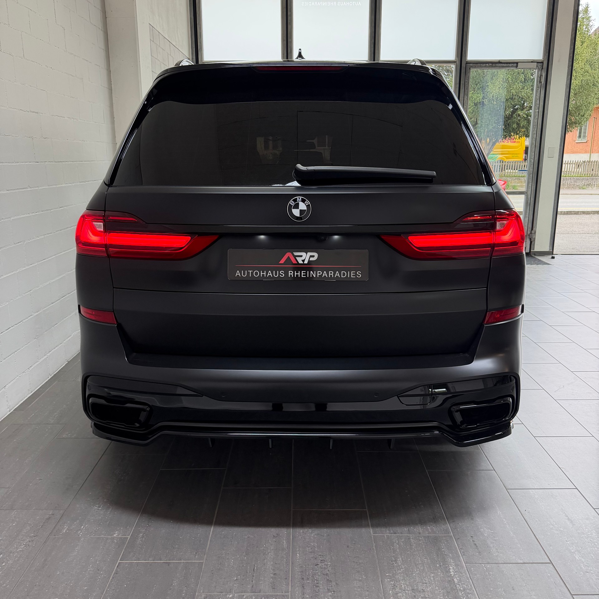 BMW X7 xDrive M50d Steptronic *CH-Fzg*7-Sitzer*Maxton Bodykit*Softclose*Massage*360•*Pano*SkyLounge*Alcantara-Dach*Sitzlüftung*-image-4
