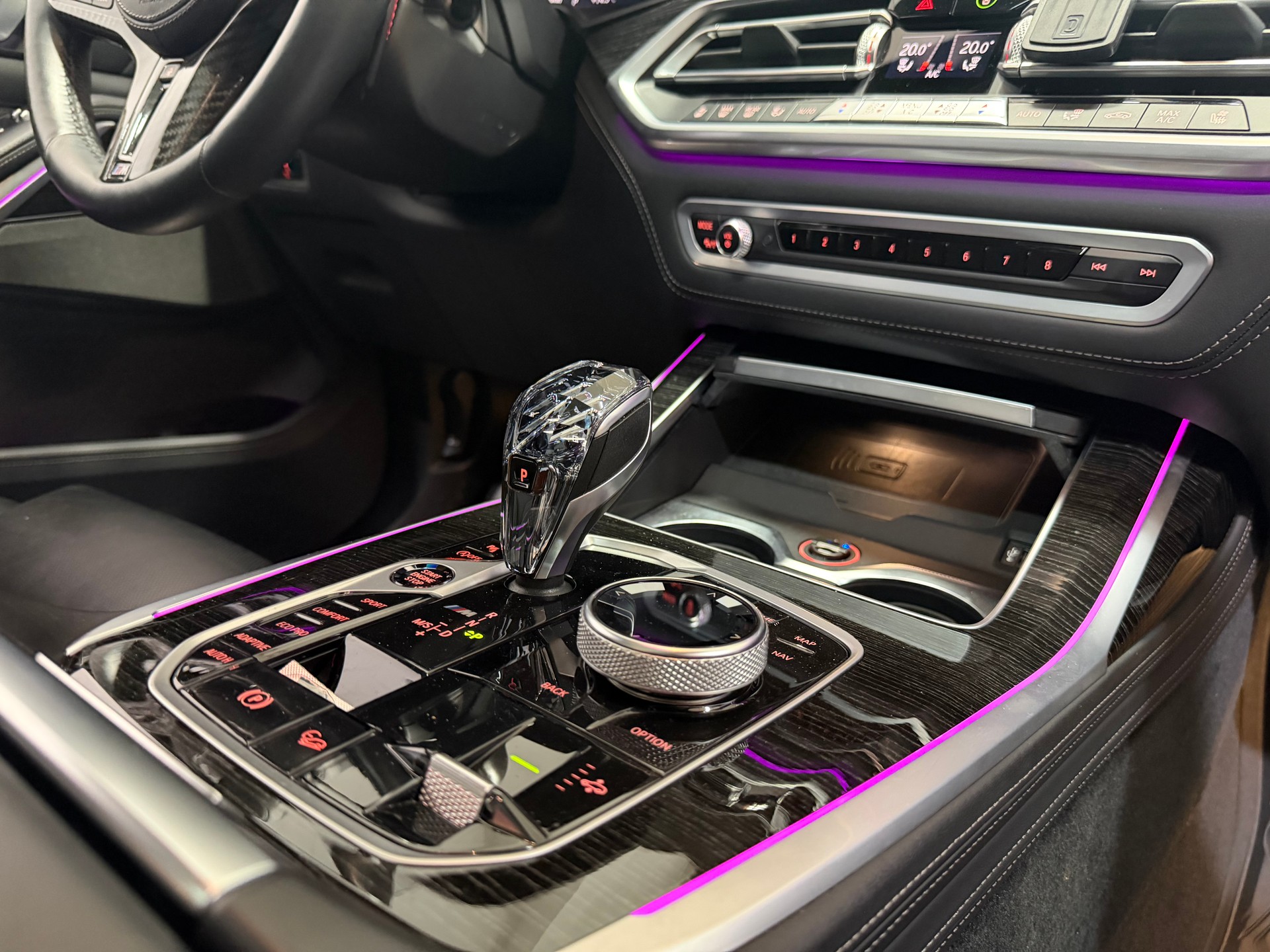 BMW X7 xDrive M50d Steptronic *CH-Fzg*7-Sitzer*Maxton Bodykit*Softclose*Massage*360•*Pano*SkyLounge*Alcantara-Dach*Sitzlüftung*-image-12