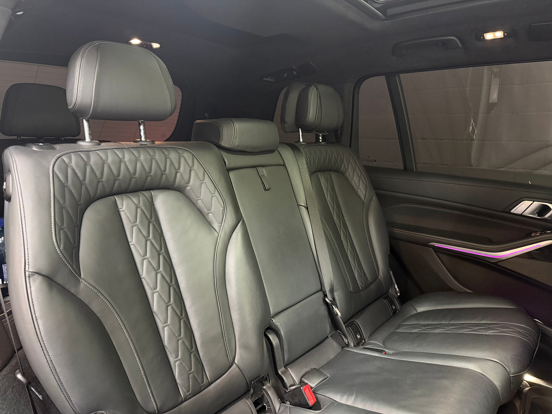BMW X7 xDrive M50d Steptronic *CH-Fzg*7-Sitzer*Maxton Bodykit*Softclose*Massage*360•*Pano*SkyLounge*Alcantara-Dach*Sitzlüftung*-image-11