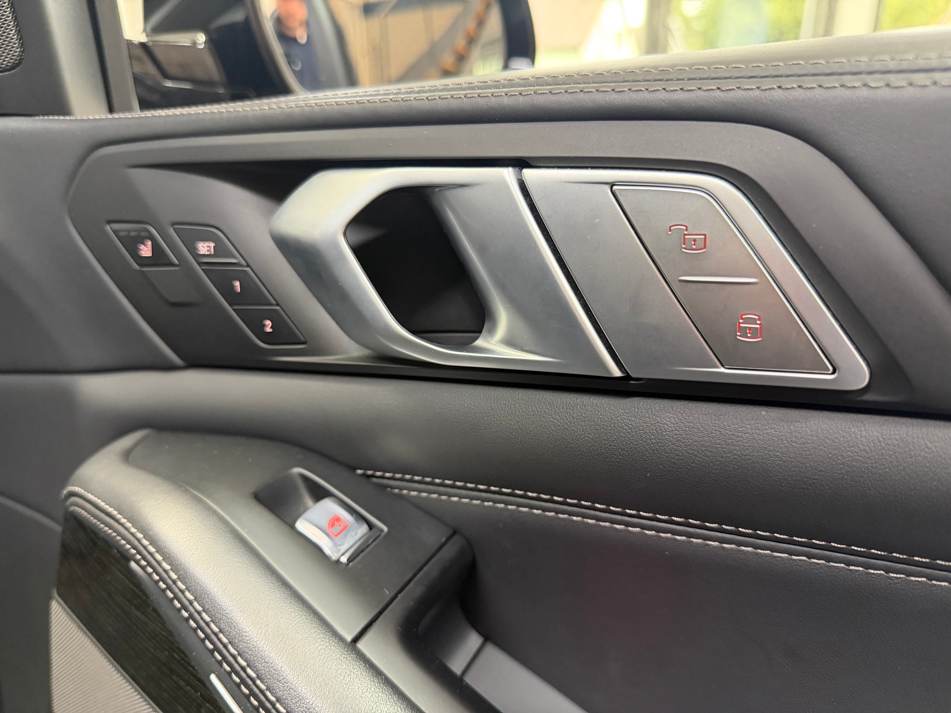 BMW X7 xDrive M50d Steptronic *CH-Fzg*7-Sitzer*Maxton Bodykit*Softclose*Massage*360•*Pano*SkyLounge*Alcantara-Dach*Sitzlüftung*-image-13